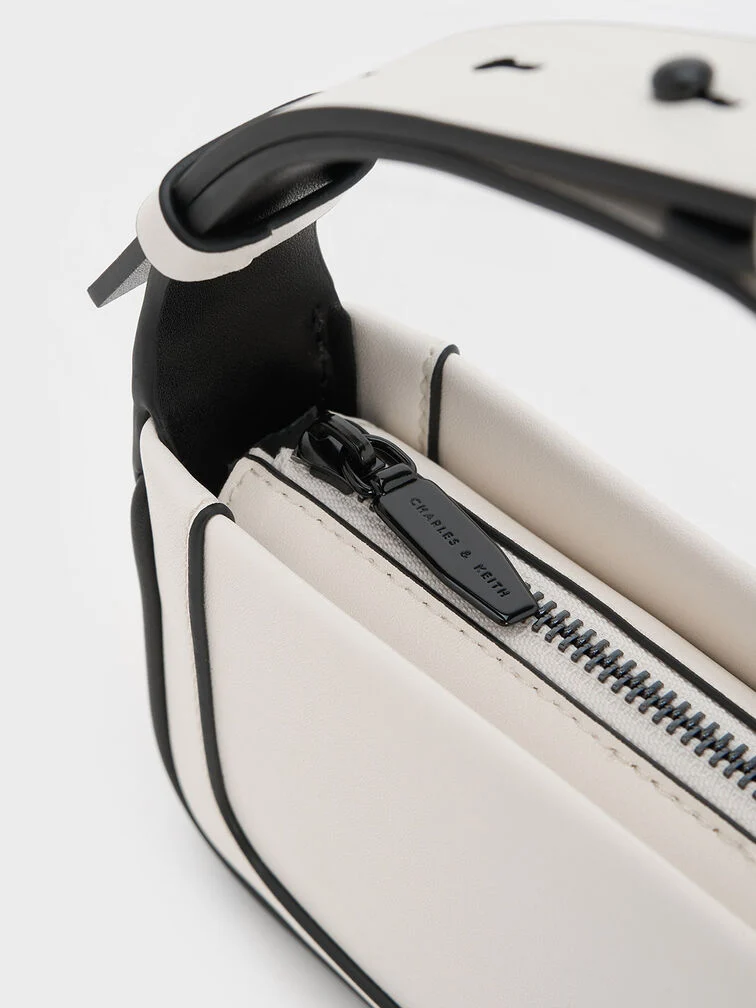 Daylla Square Shoulder Bag