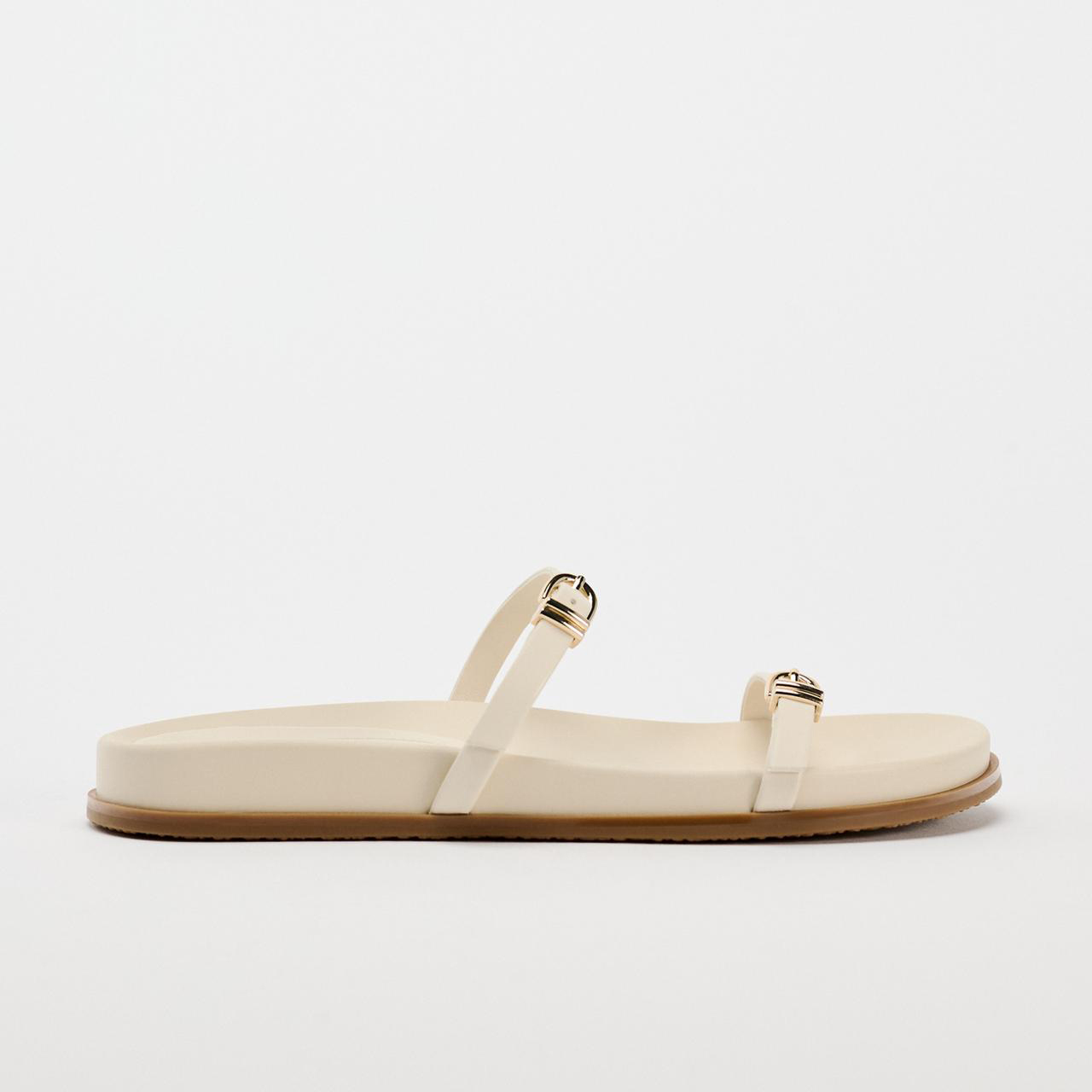SANDALS WITH BUCKLED STRAPS