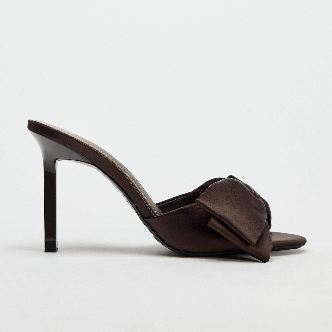 SATIN FINISH MAXI BOW HEELED SANDALS