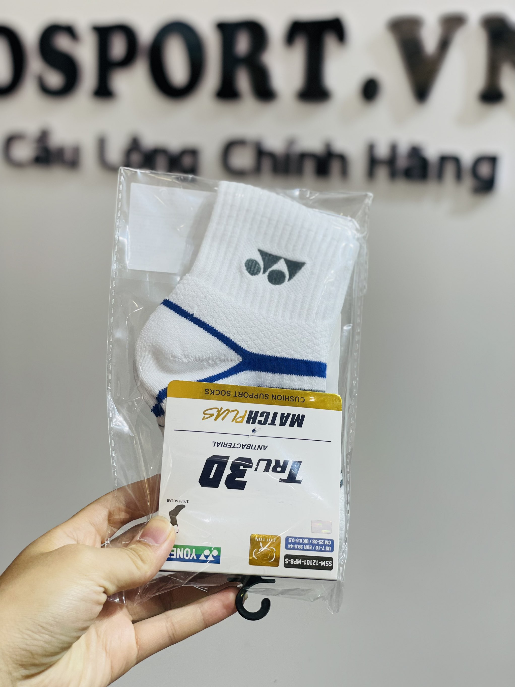 Tất nam Yonex 3/4 SSM 12101-MP8 trắng