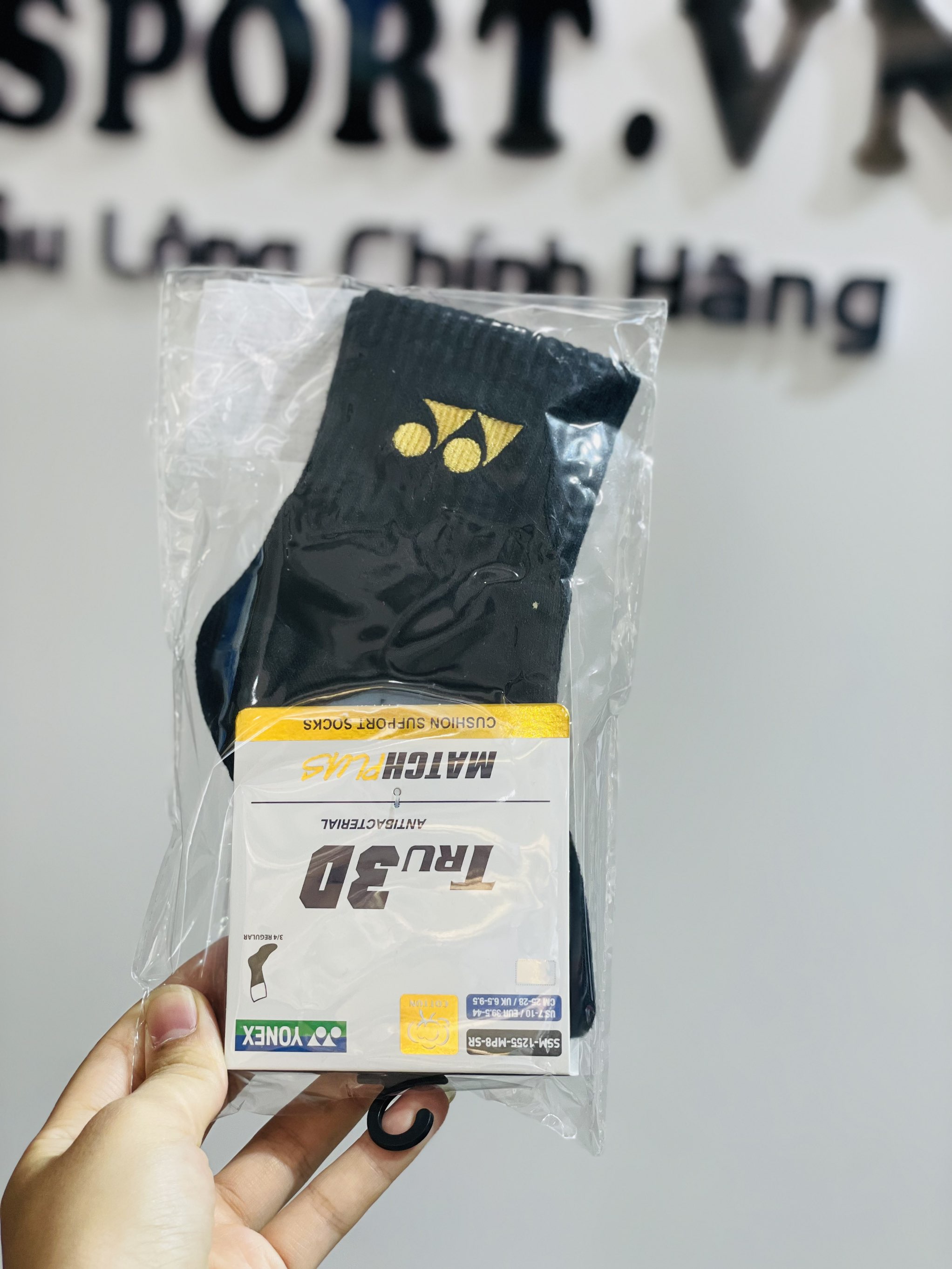 Tất nam Yonex 3/4 SSM-1255-MP8 đen vàng