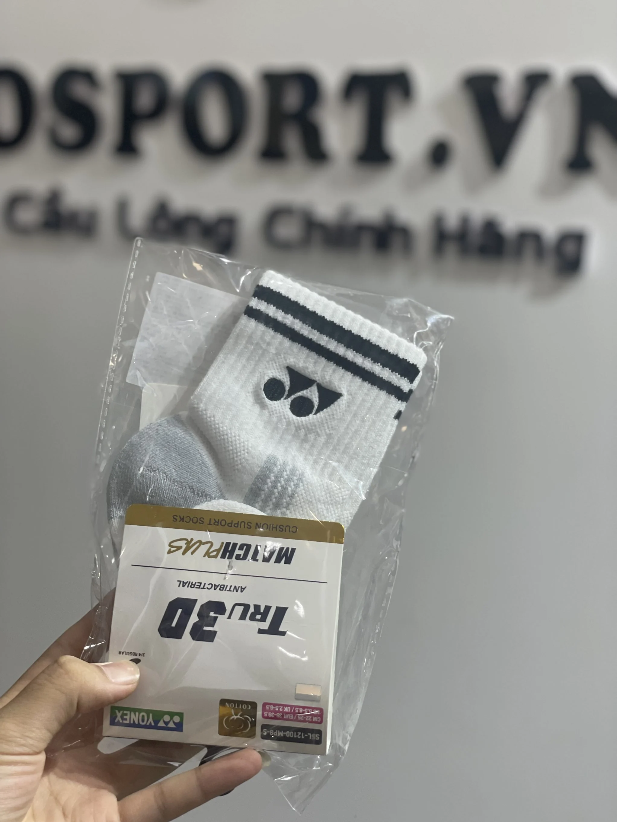 Tất nam Yonex men's socks 3/4 regular SSM-12100-MP8-S trắng