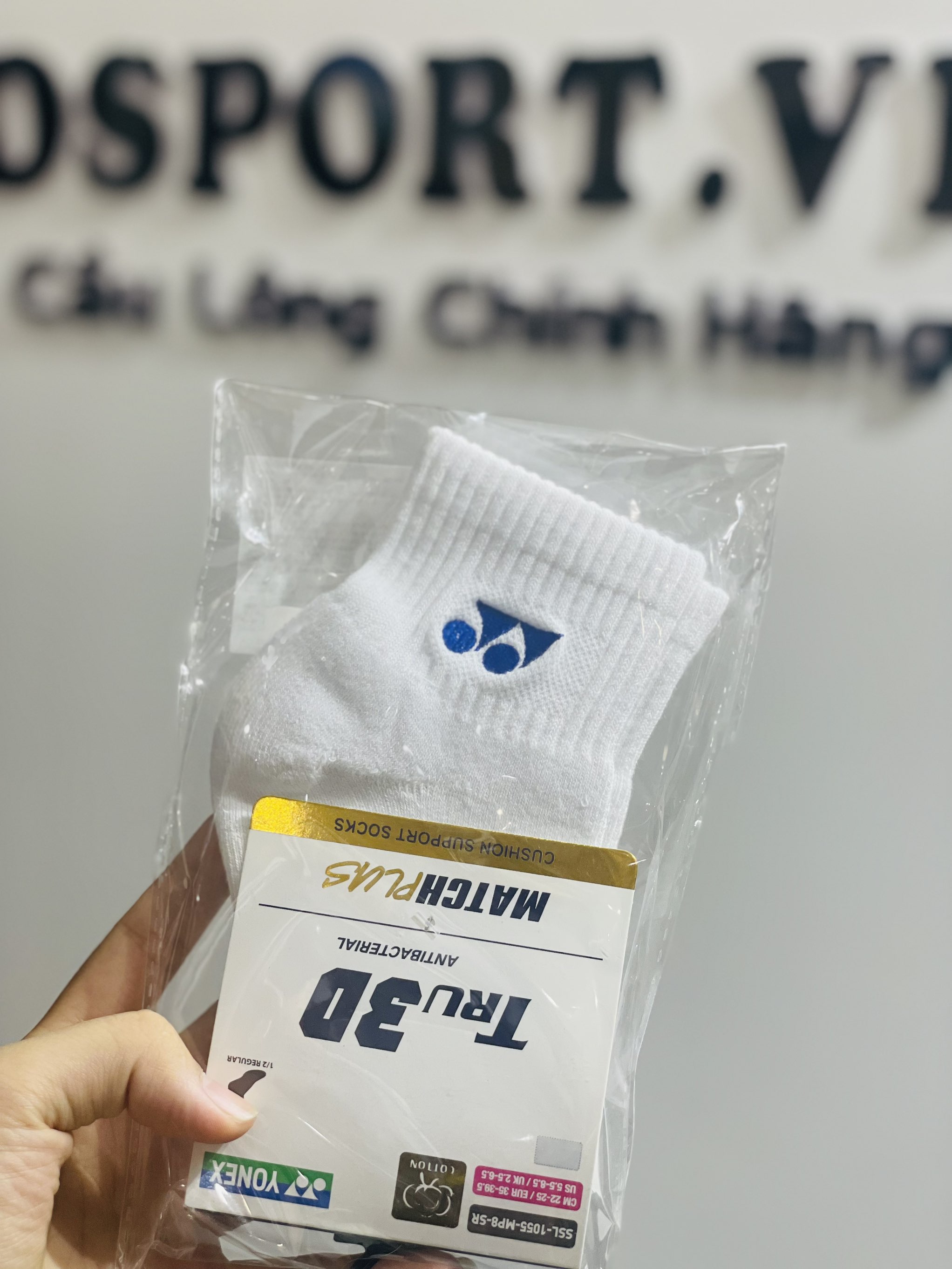 Tất nữ Yonex 1/2 SSL-1055-MP8 trắng xanh