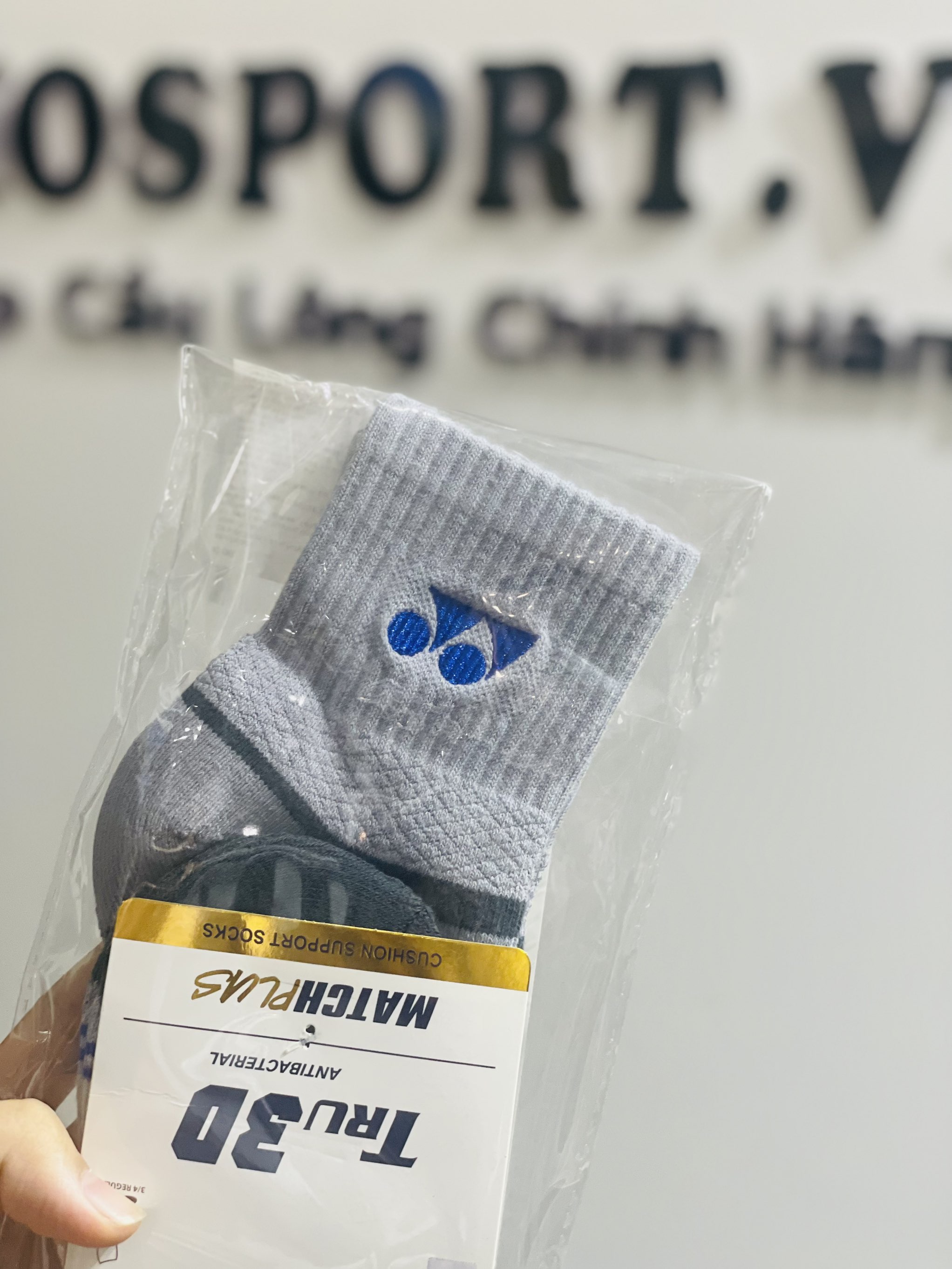 Tất nam Yonex 3/4 SSM 12101-MP8 Silver Sconce