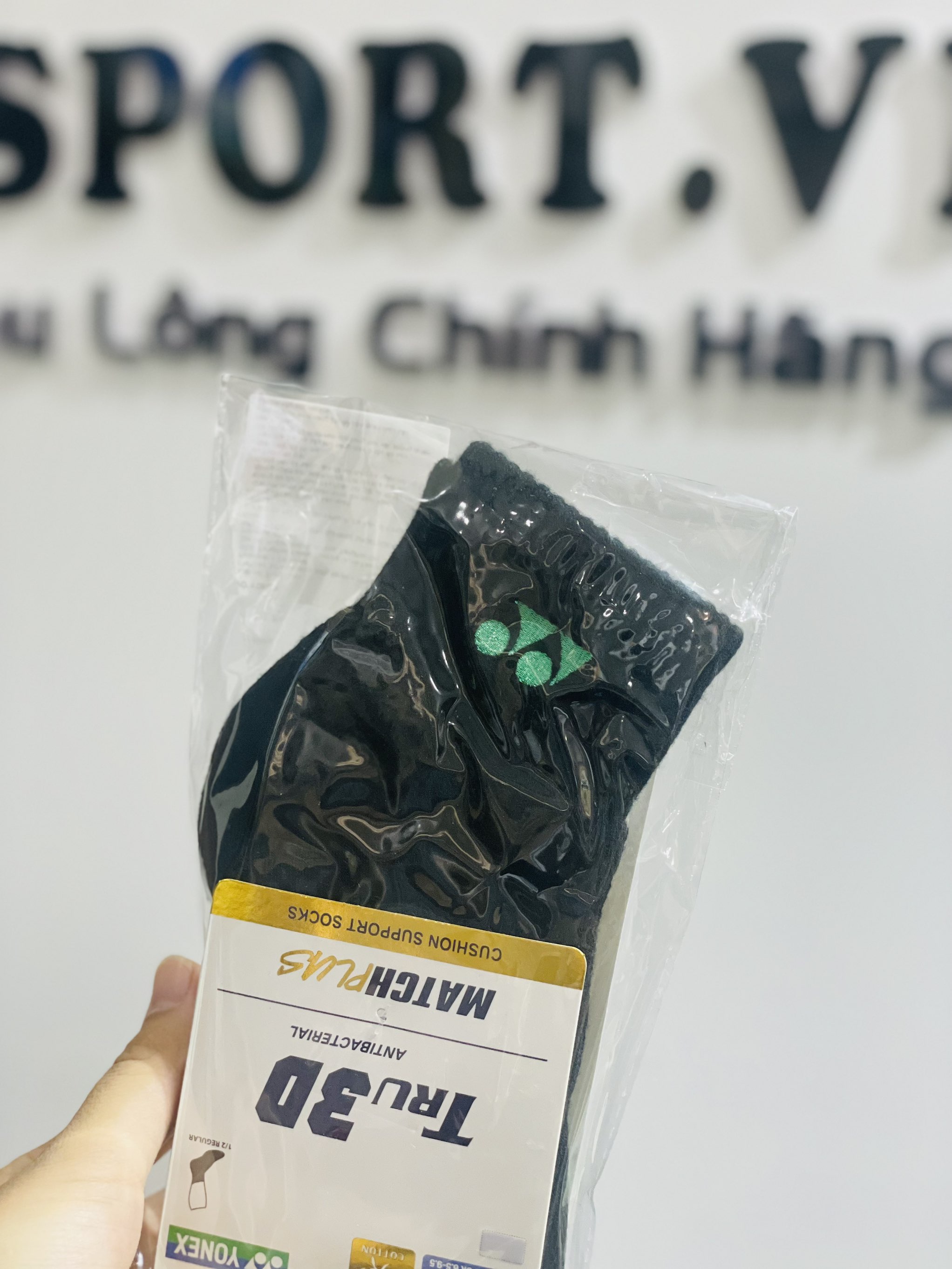 Tất nam Yonex 1/2 SSM-1055-MP8 đen xanh