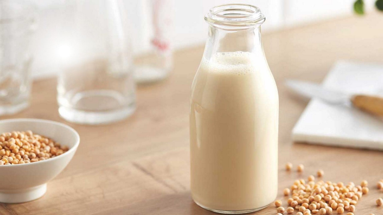 Uống sữa đậu nành có tốt không? Công dụng đáng ngạc nhiên của sữa đậu nành