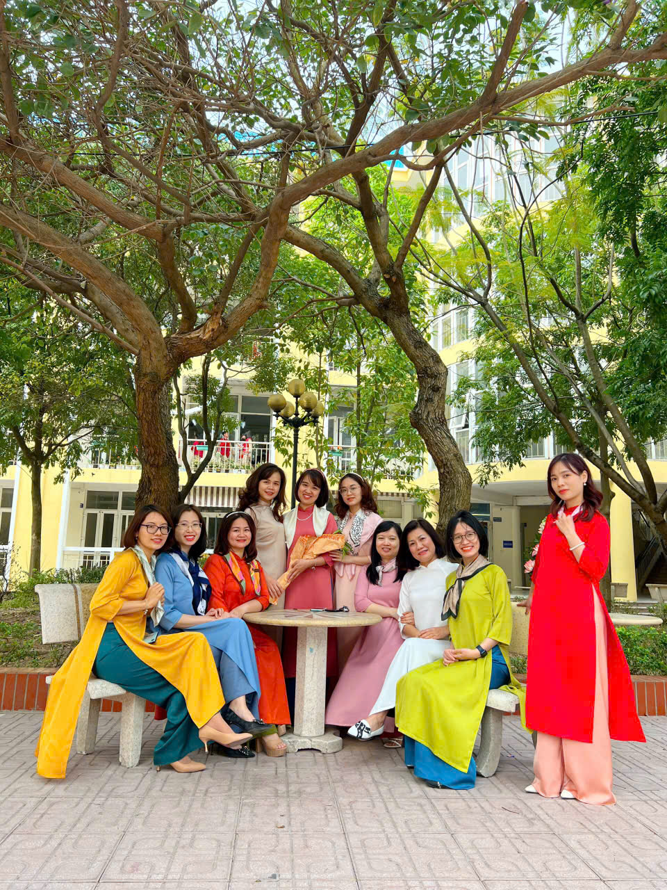 Áo dài xưa- áo dài dáng suông trẻ trung hiện đại