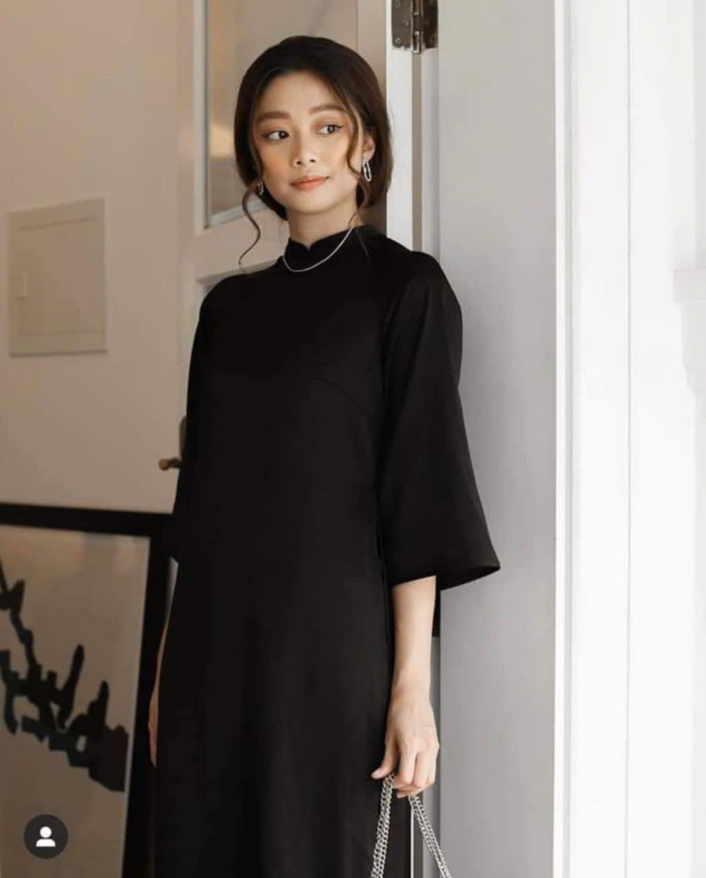 Áo Dài Xưa Màu Đen Tuyền – Vẻ Đẹp Cổ Điển, Thanh Lịch và Trầm Mặc