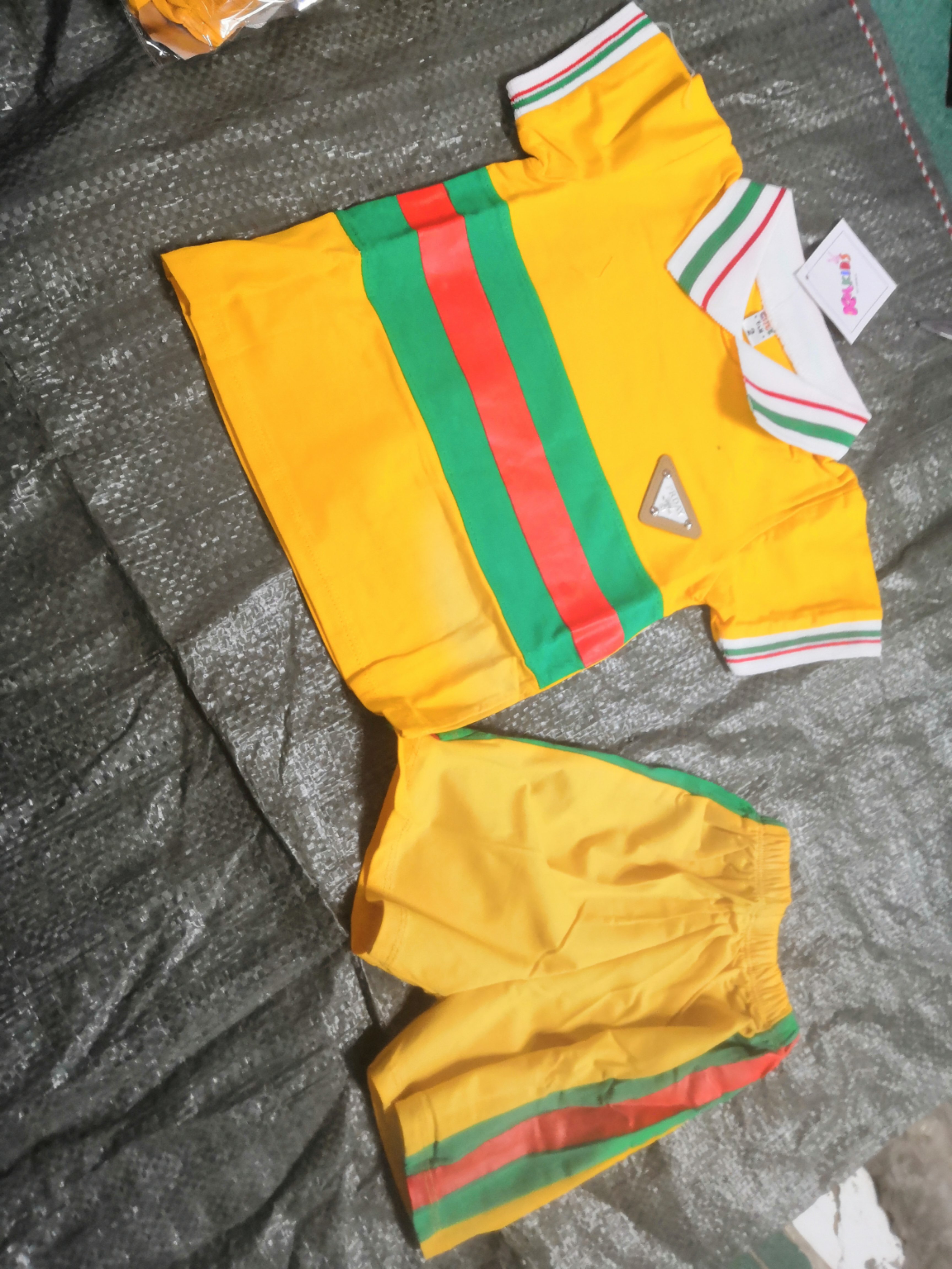 Bộ vàng sọc KM kids r5 TỒN