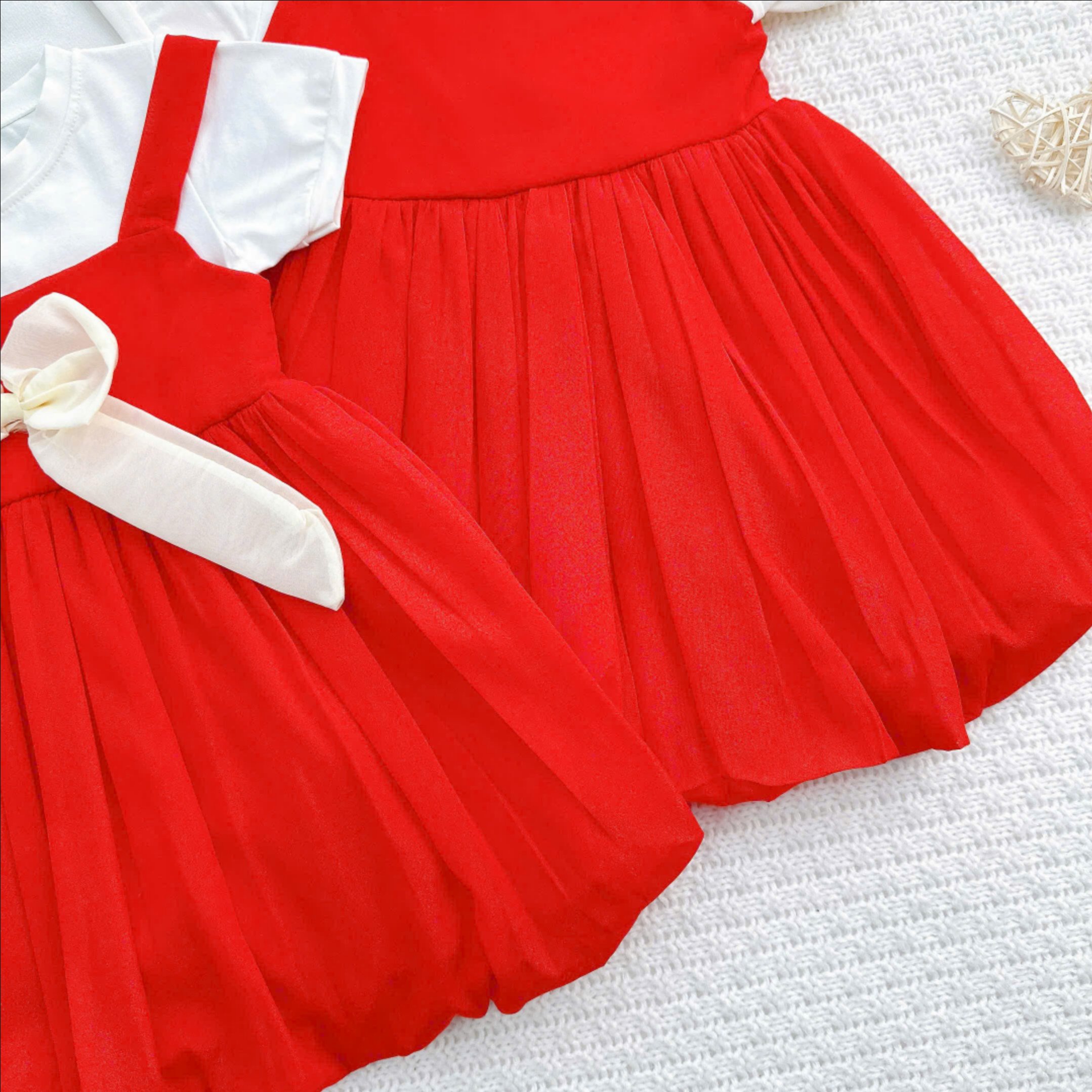 Váy đỏ trắng Minky TỒN