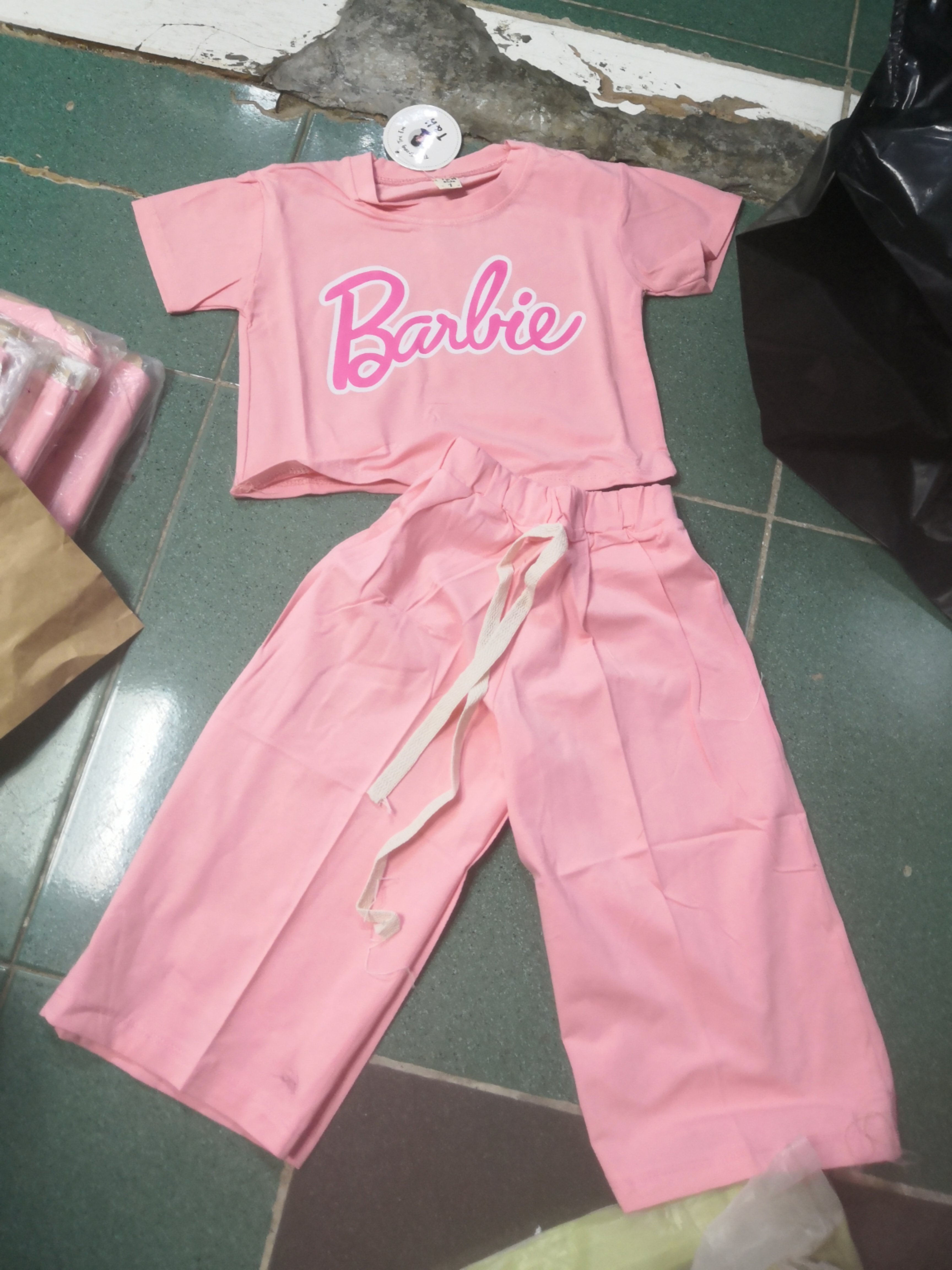 Bộ Barbie TH 2 màu ri7