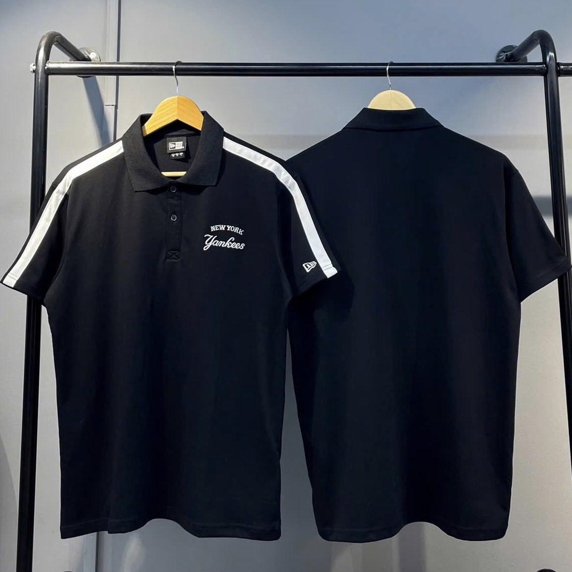 Áo Polo Viền Vai Chữ Thêu