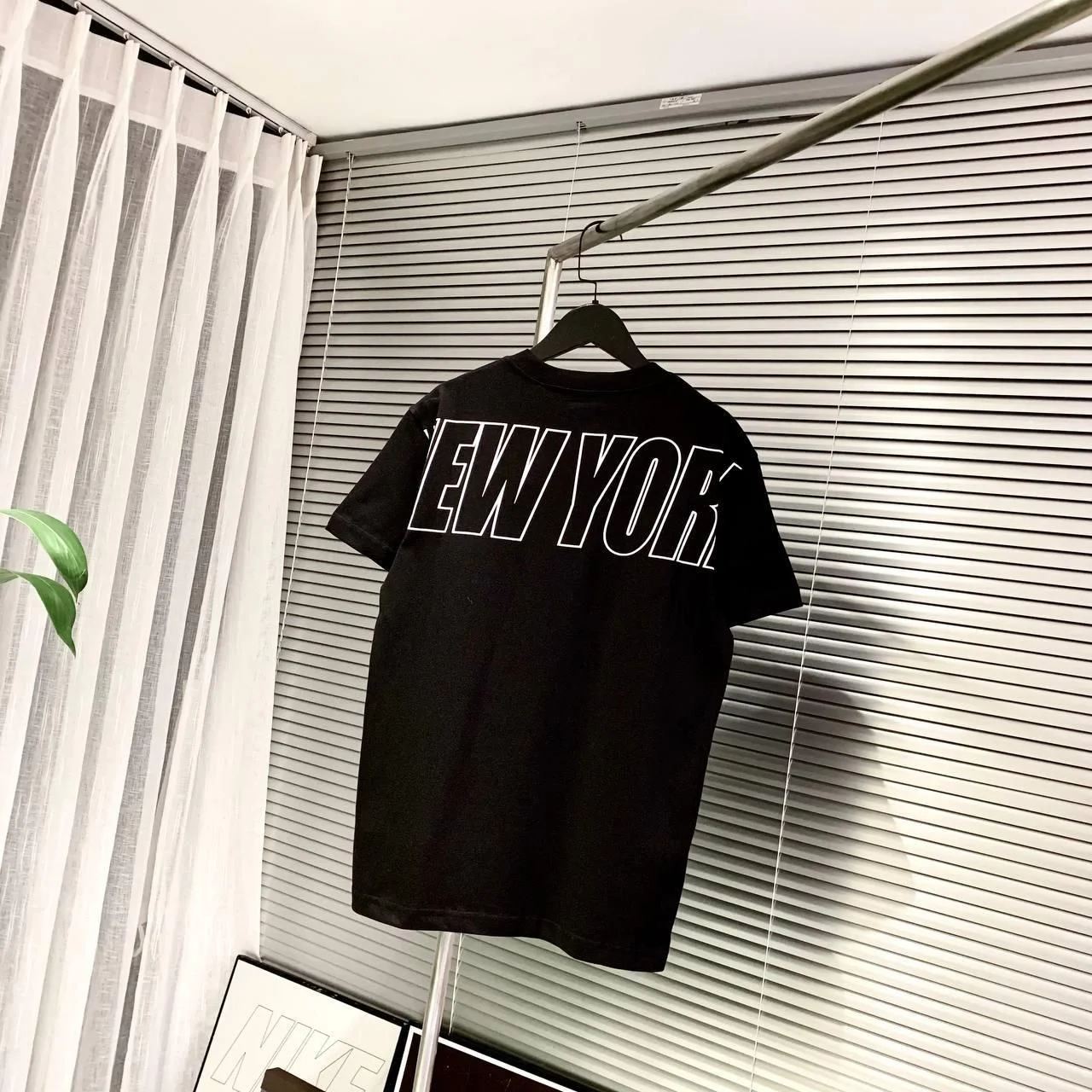 Áo Chữ Viền Lưng