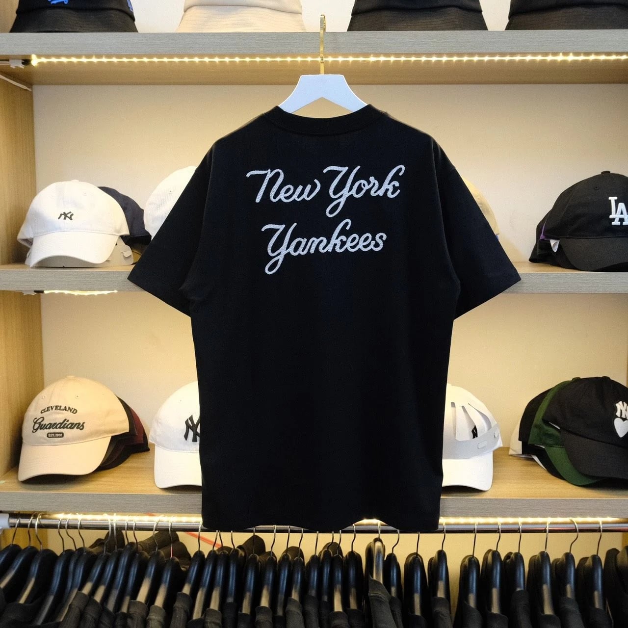 Áo Basic Chữ Thêu NY