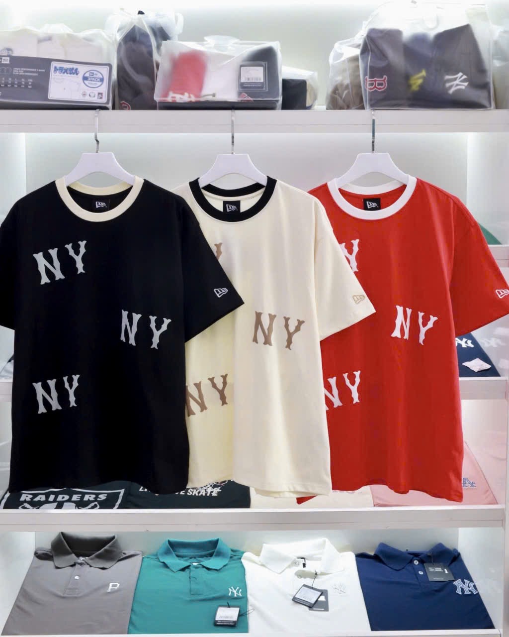 Áo Mono Cổ Màu Chữ Nổi