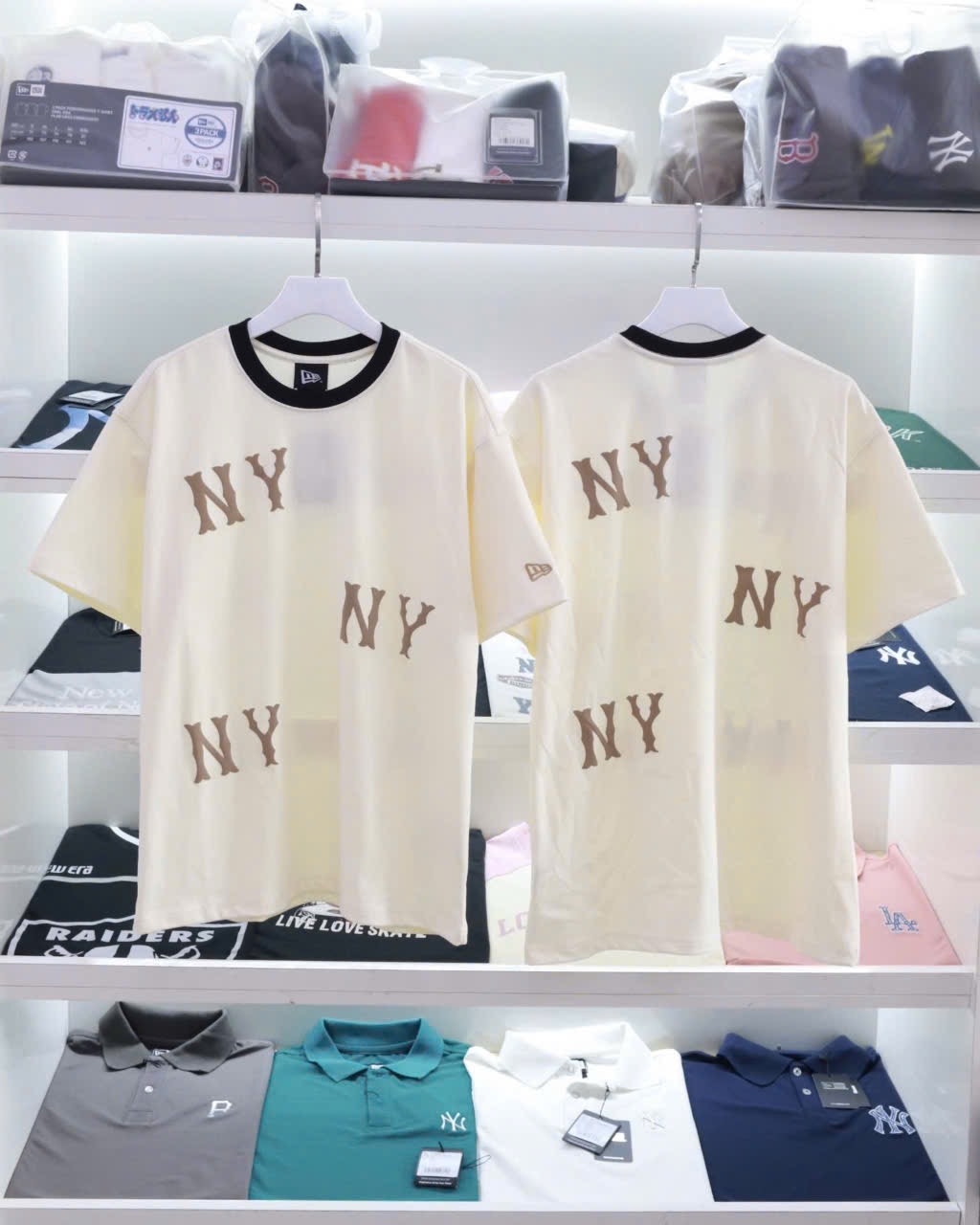 Áo Mono Cổ Màu Chữ Nổi