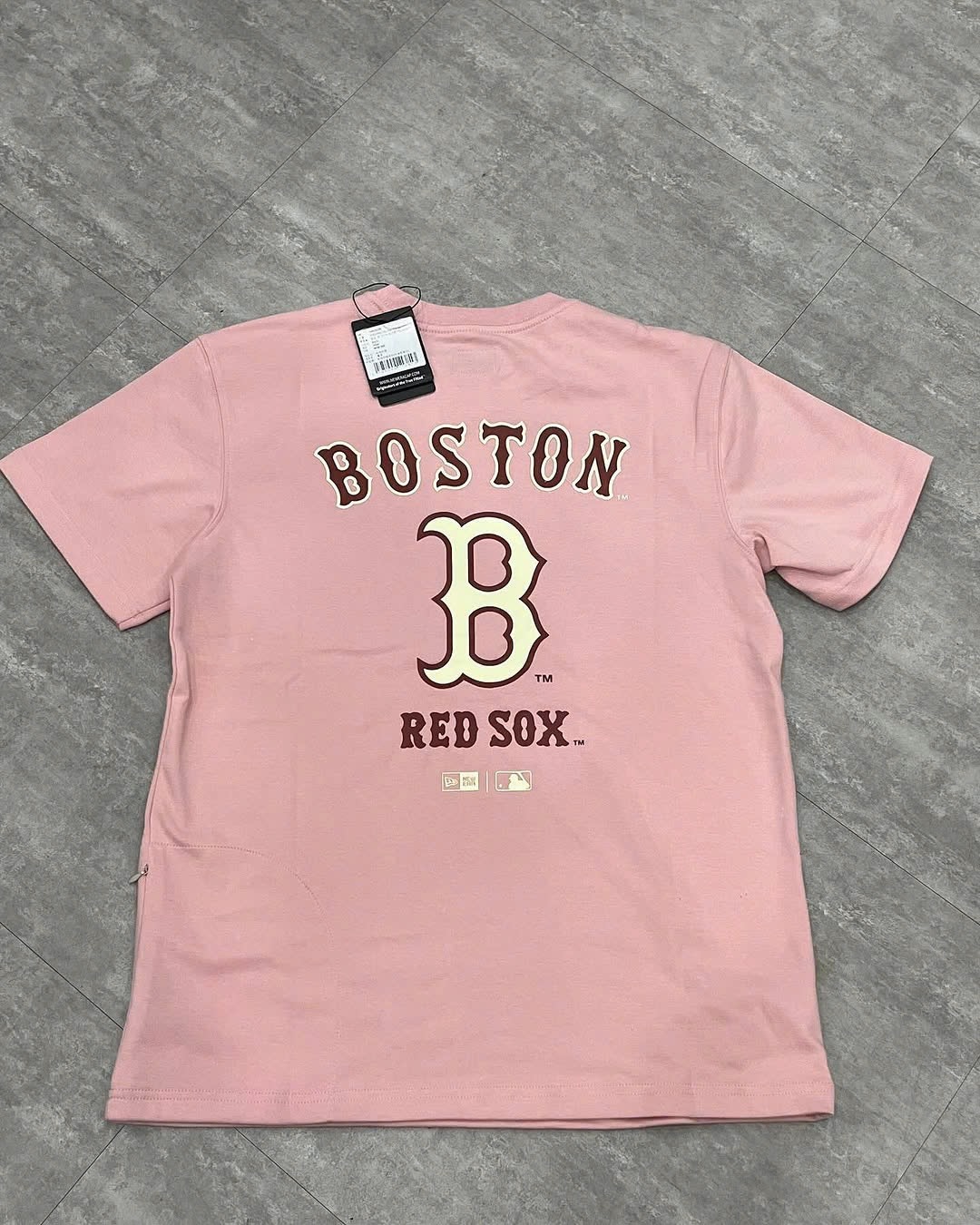 Áo NewEra Túi Khoá Bên Hông