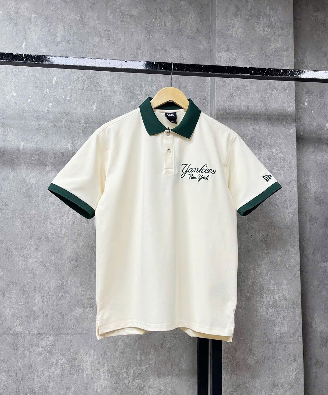 Polo Kem Cỏ Xanh Lá Chữ Thêu