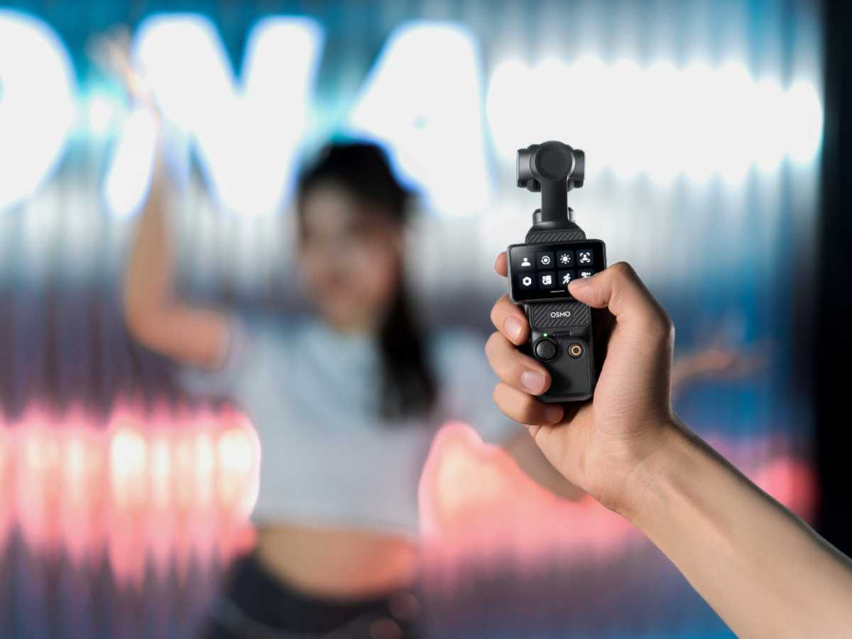 Màn hình OLED xoay 2 inch tiện lợi của DJI Pocket 3