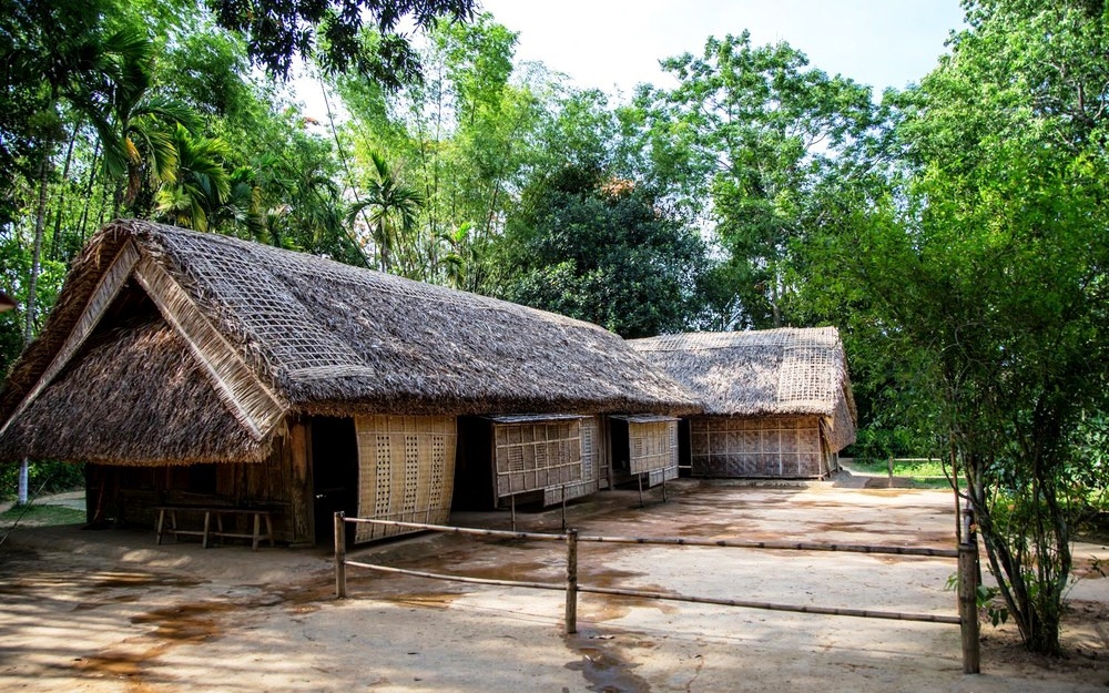 Tour HUẾ - QUẢNG TRỊ - QUẢNG BÌNH - VINH 4 ngày 3 đêm