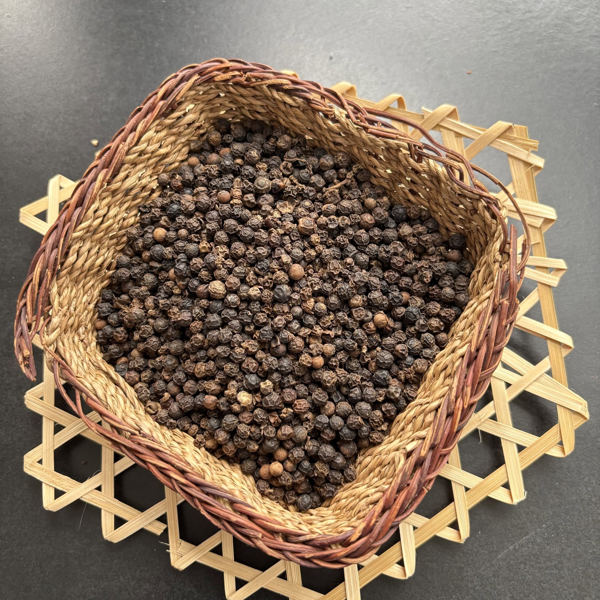 Understanding Black Pepper Density (Bulk Density / Zem): The Key Quality Indicator in the Global Spice Trade