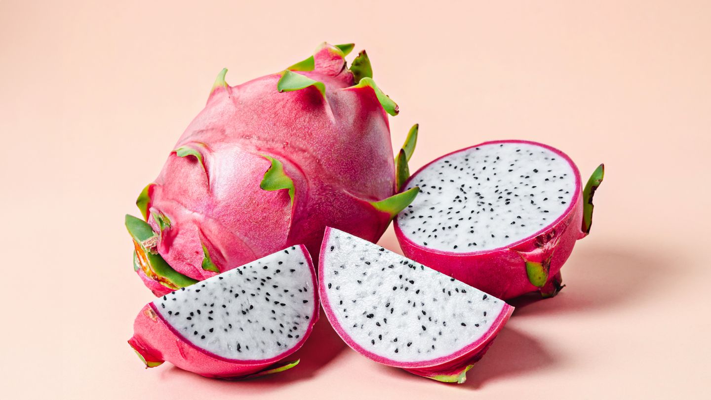 🌍 Dragon Fruit – Vietnam’s “National Treasure” Winning Hearts Around the World