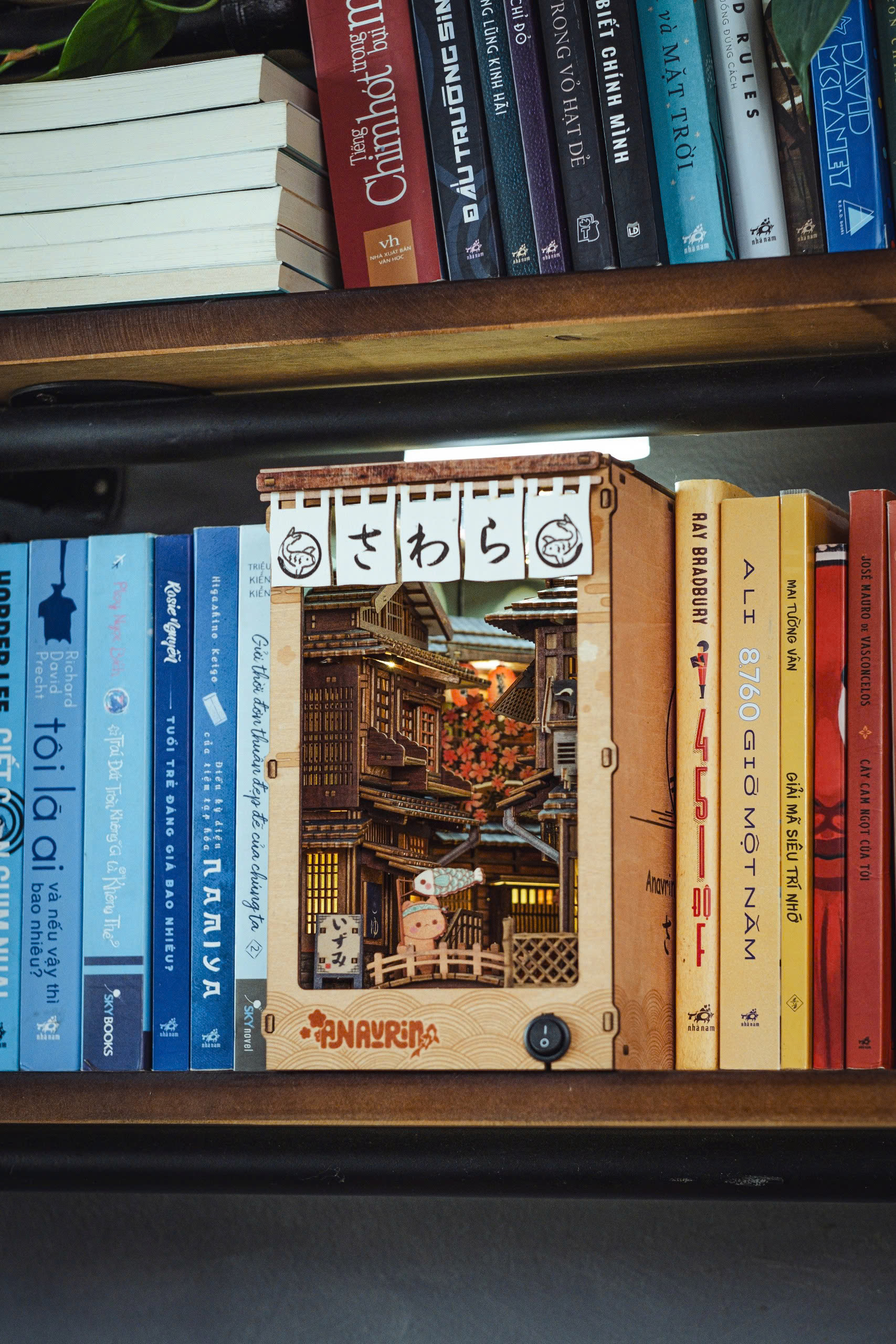 Biến Góc Làm Việc Thành Thế Giới Bí Mật với Book Nook DIY
