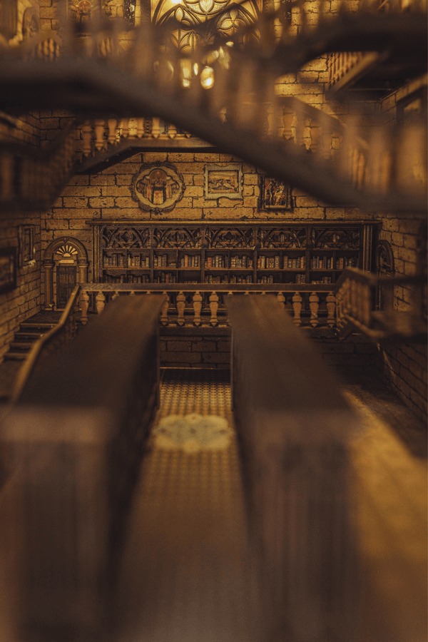 Mô hình Halom book nook diy Đại Sảnh Đường Renaissance Hogwart
