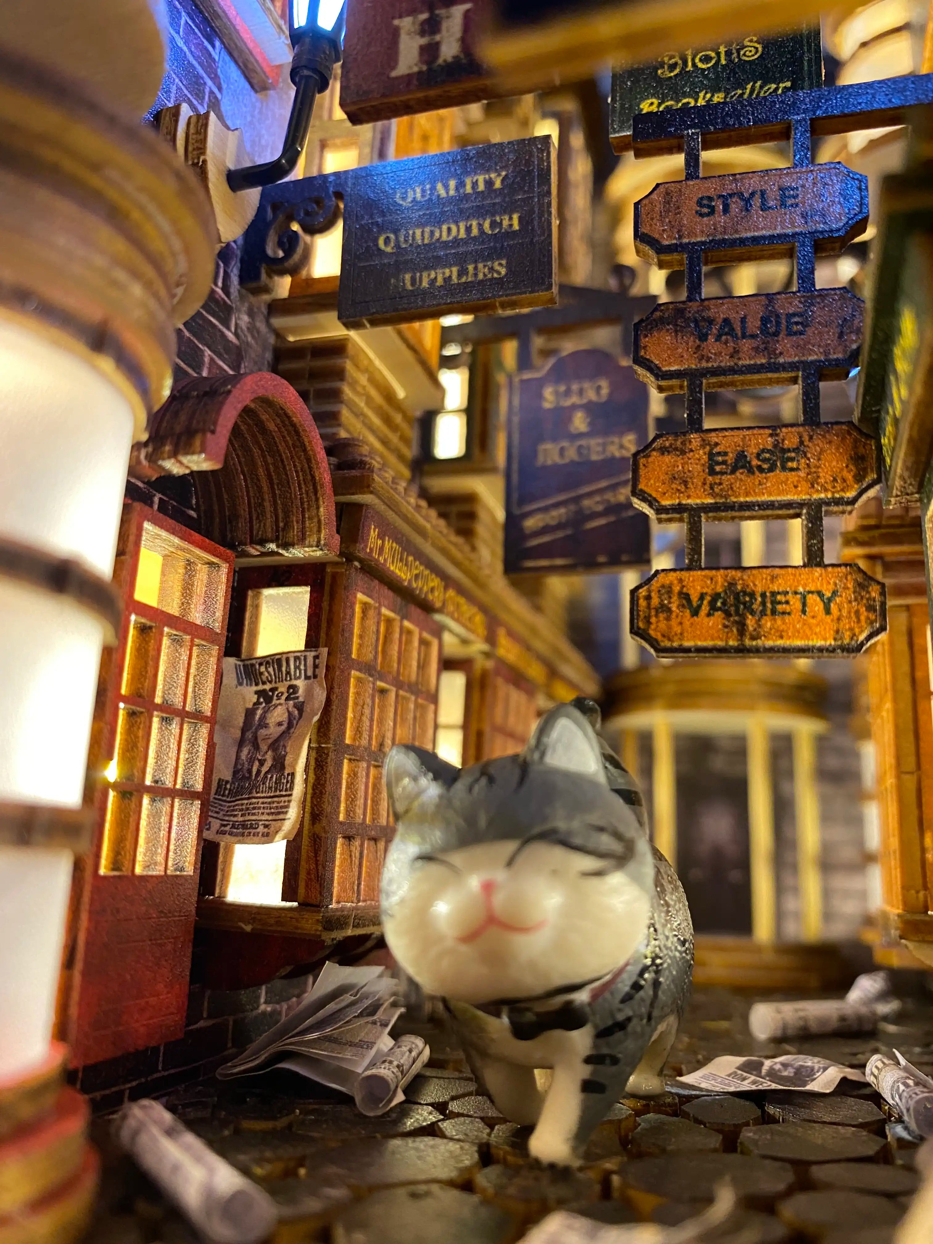 Mô hình Halom book nook diy chặn sách Hẻm Xéo