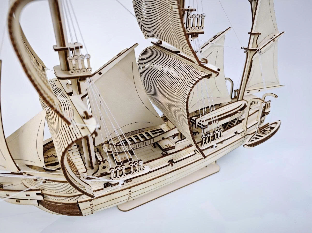 Mô hình Lắp ráp nghệ thuật Halom Mariner – Người Đi Biển Halom