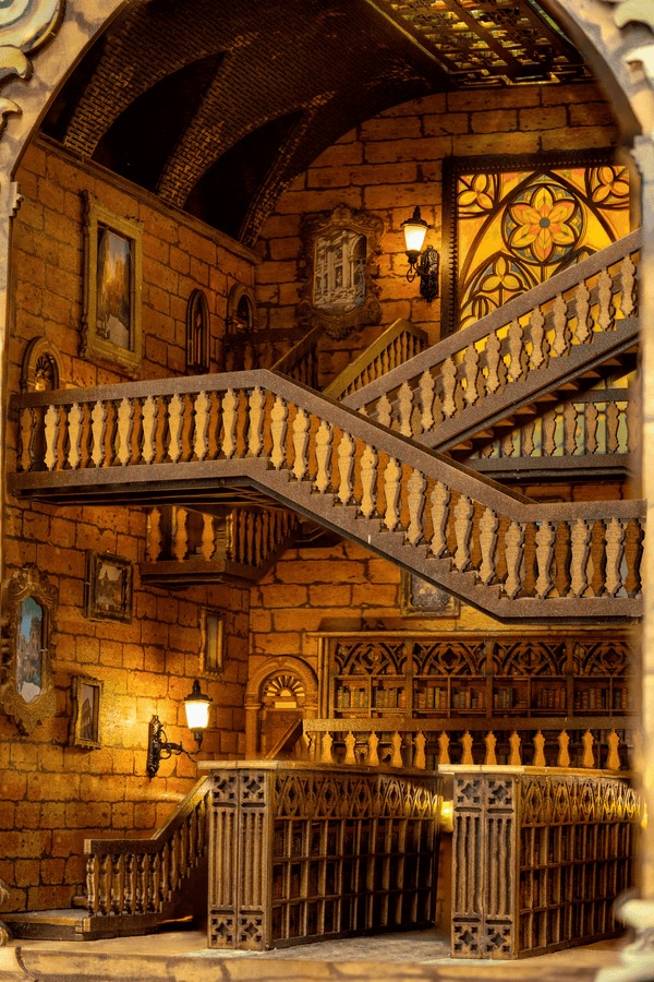 Mô hình Halom book nook diy Đại Sảnh Đường Renaissance Hogwart