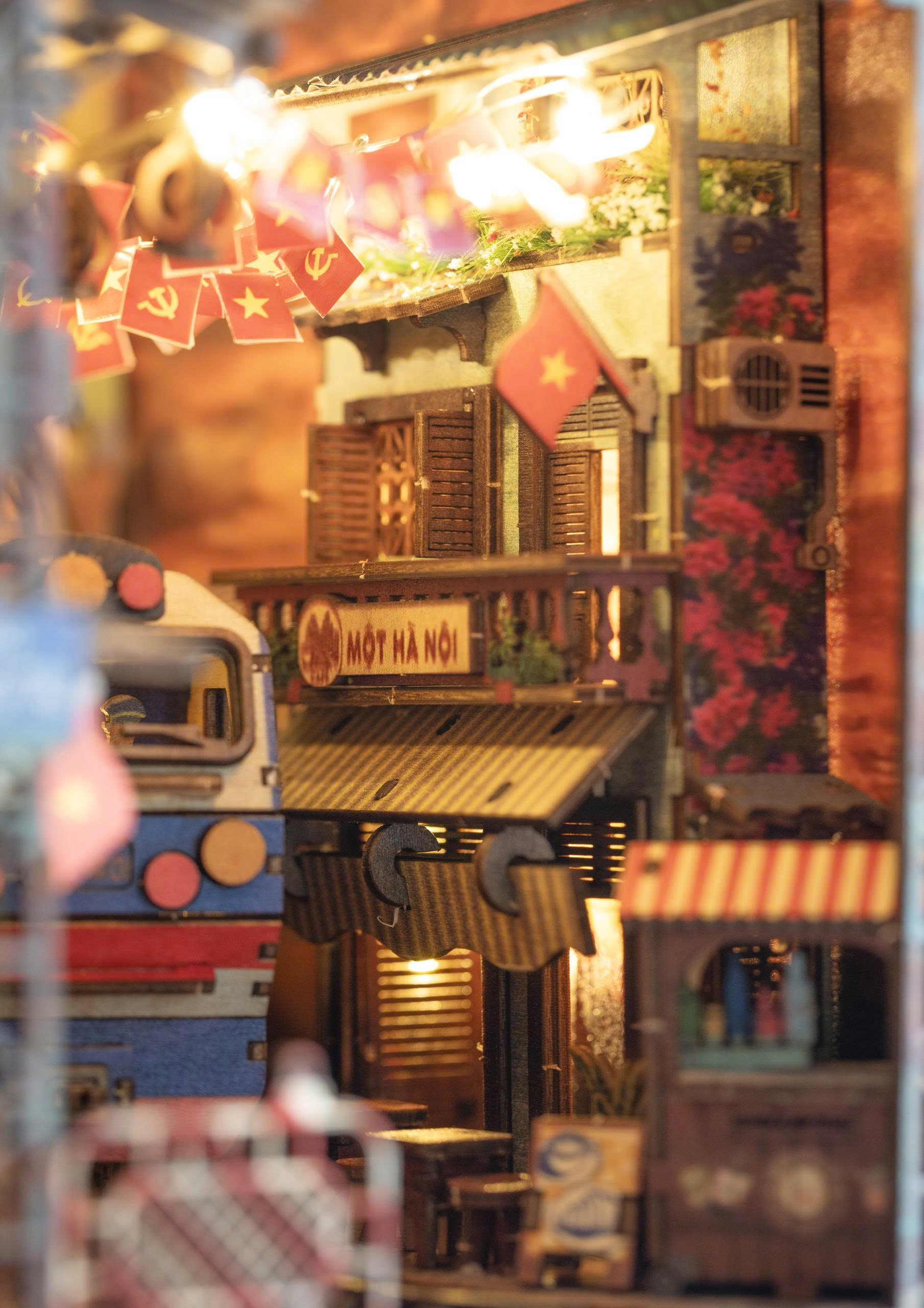 Mô hình Halom book nook Phố Đường Tàu/ Train Street Hanoi - Việt Nam