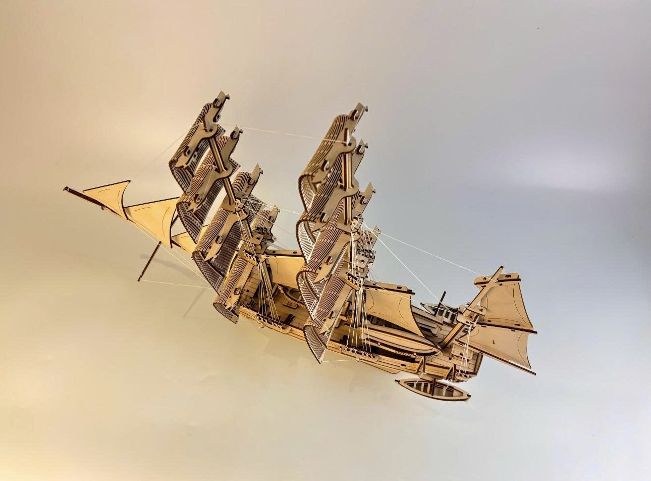 Mô hình Lắp ráp nghệ thuật Halom Mariner – Người Đi Biển Halom