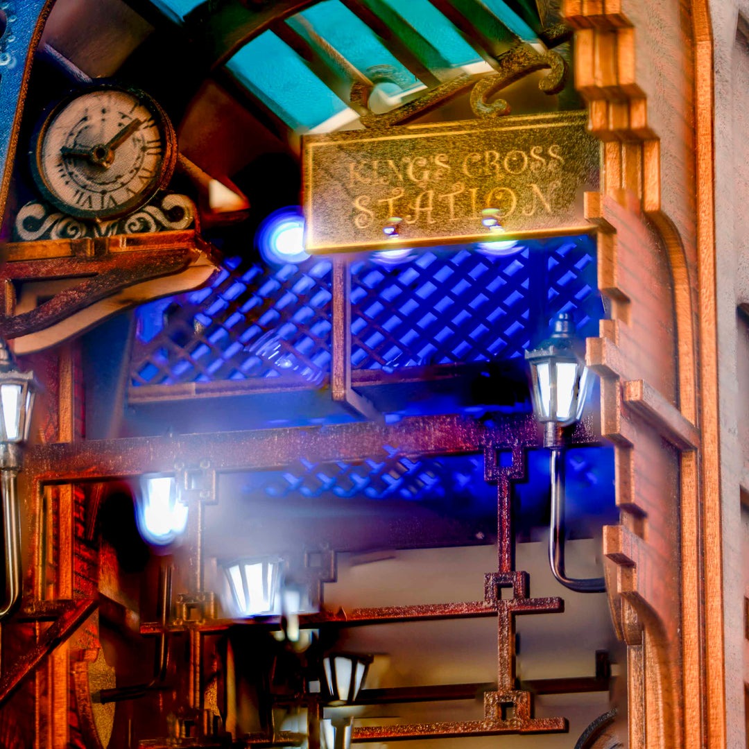 Mô hình Halom book nook diy Nhà ga Ngã Tư Vua Harry Potter collection