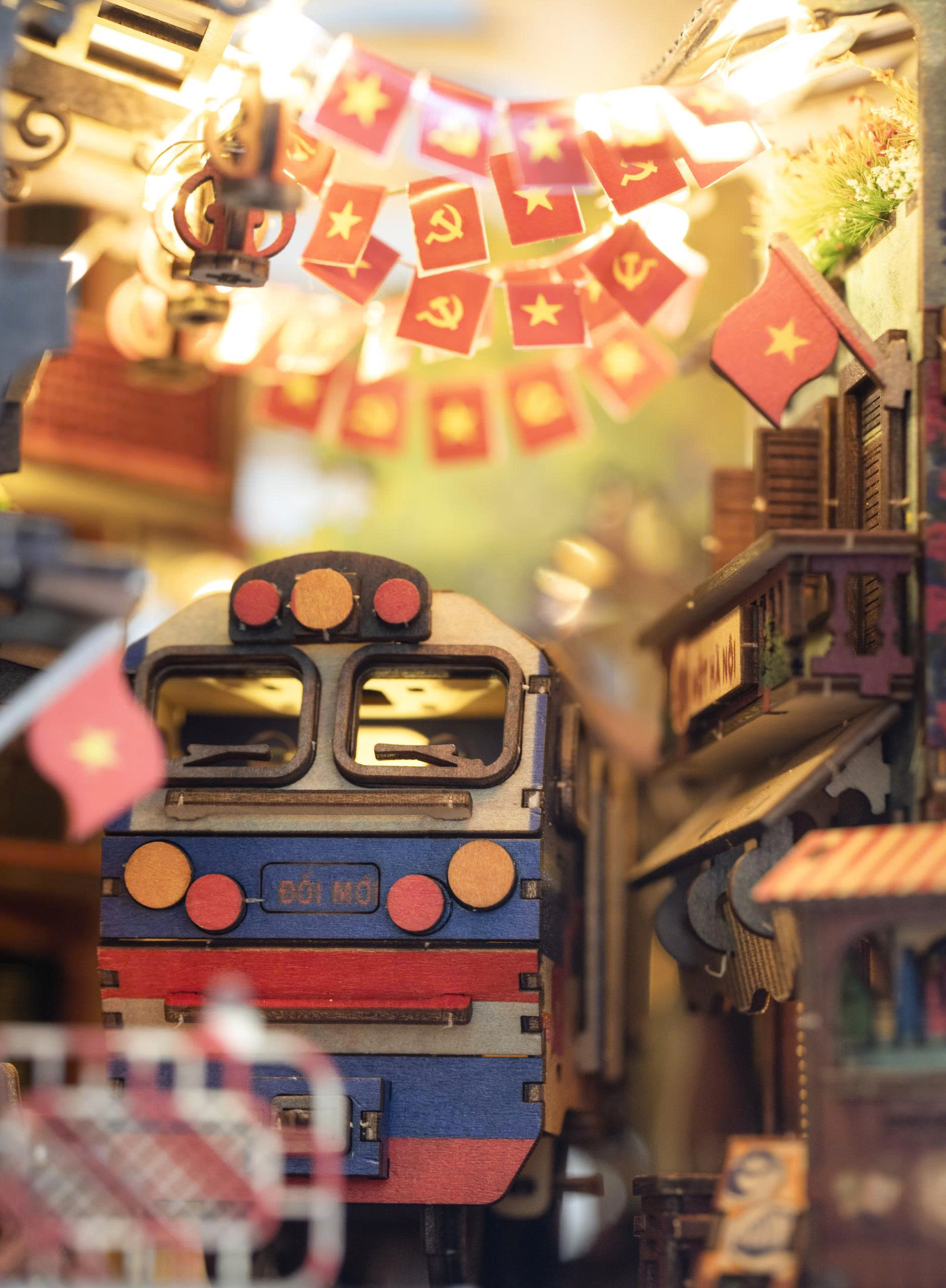 Mô hình Halom book nook Phố Đường Tàu/ Train Street Hanoi - Việt Nam