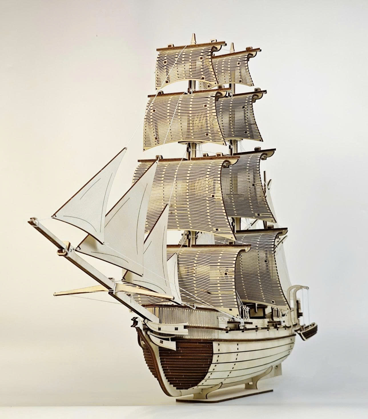 Mô hình Lắp ráp nghệ thuật Halom Mariner – Người Đi Biển Halom