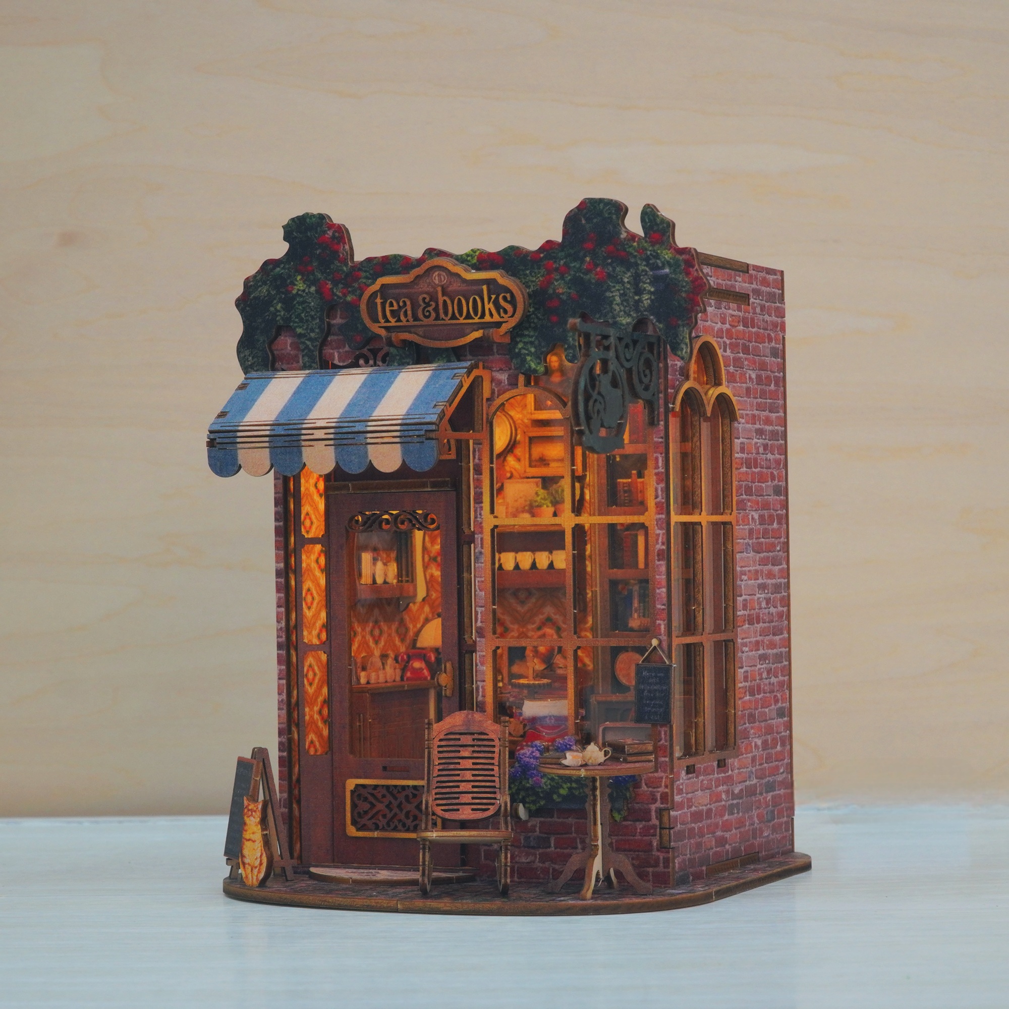 Mô hình Halom book nook Tea Books DIY