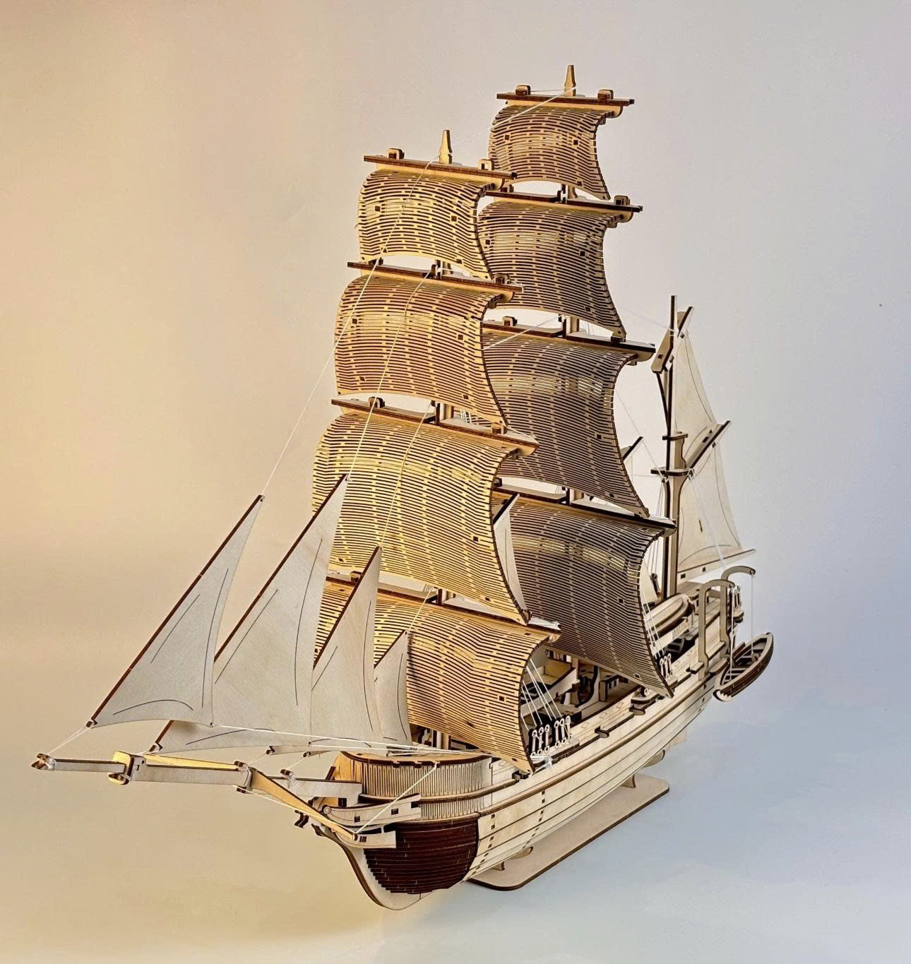 Mô hình Lắp ráp nghệ thuật Halom Mariner – Người Đi Biển Halom