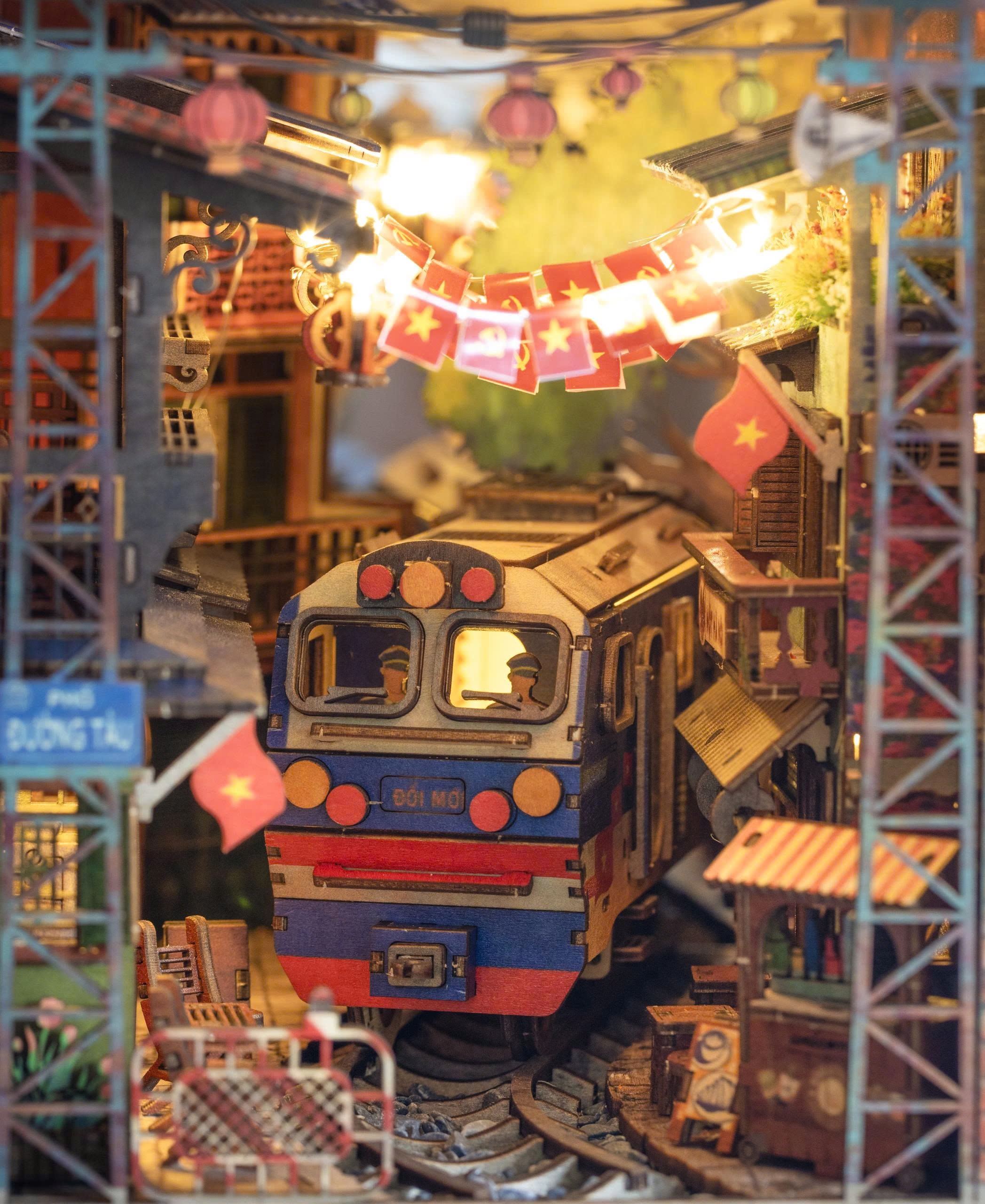 Mô hình Halom book nook Phố Đường Tàu/ Train Street Hanoi - Việt Nam