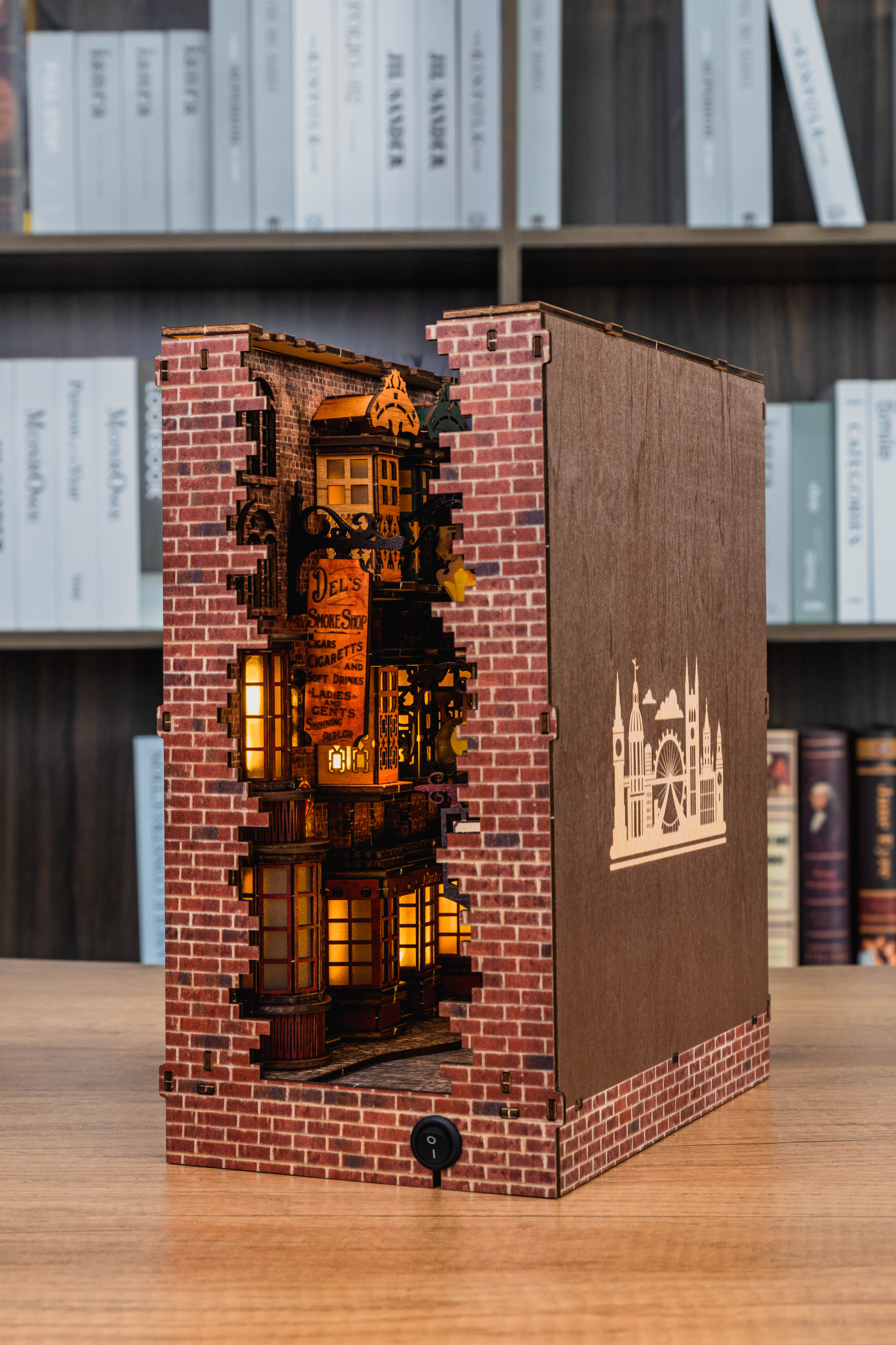 Mô hình Halom Book Nook - Phố Cổ London