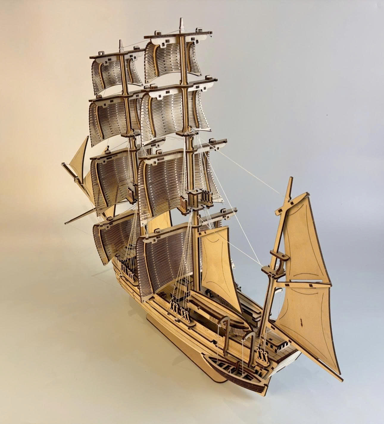 Mô hình Lắp ráp nghệ thuật Halom Mariner – Người Đi Biển Halom