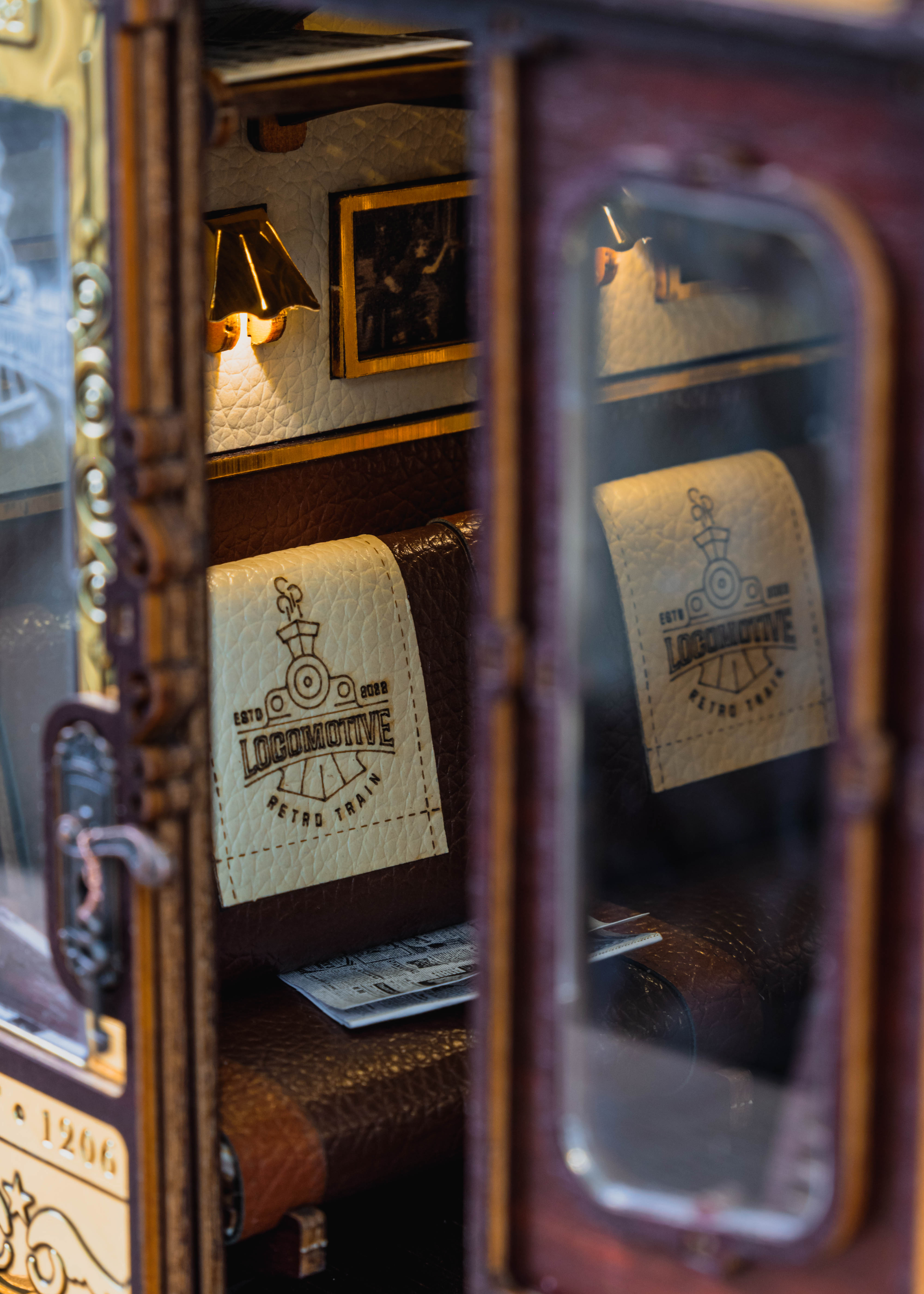 Mô hình Halom book nook diy 1940 Train Cabin