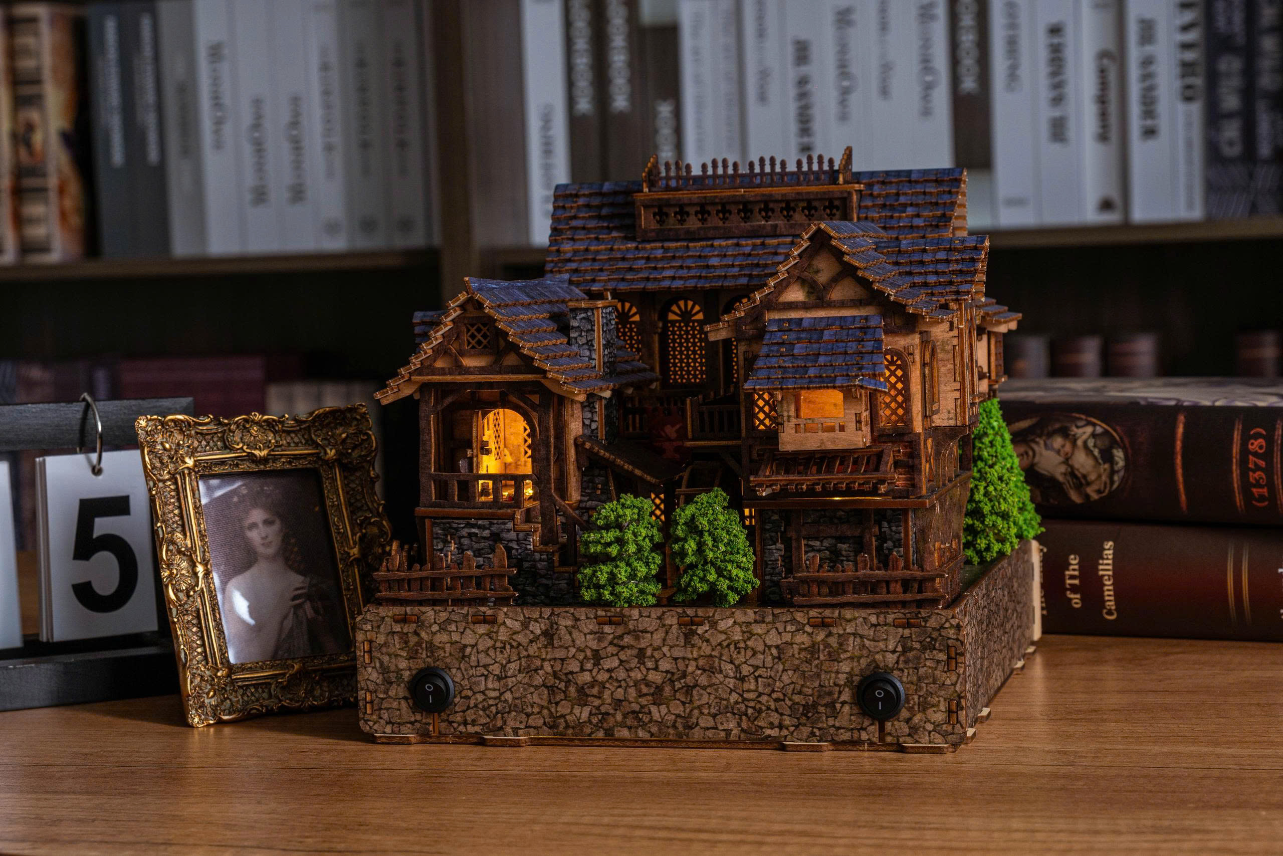 Mô Hình Halom Book nook DIY Heart brook