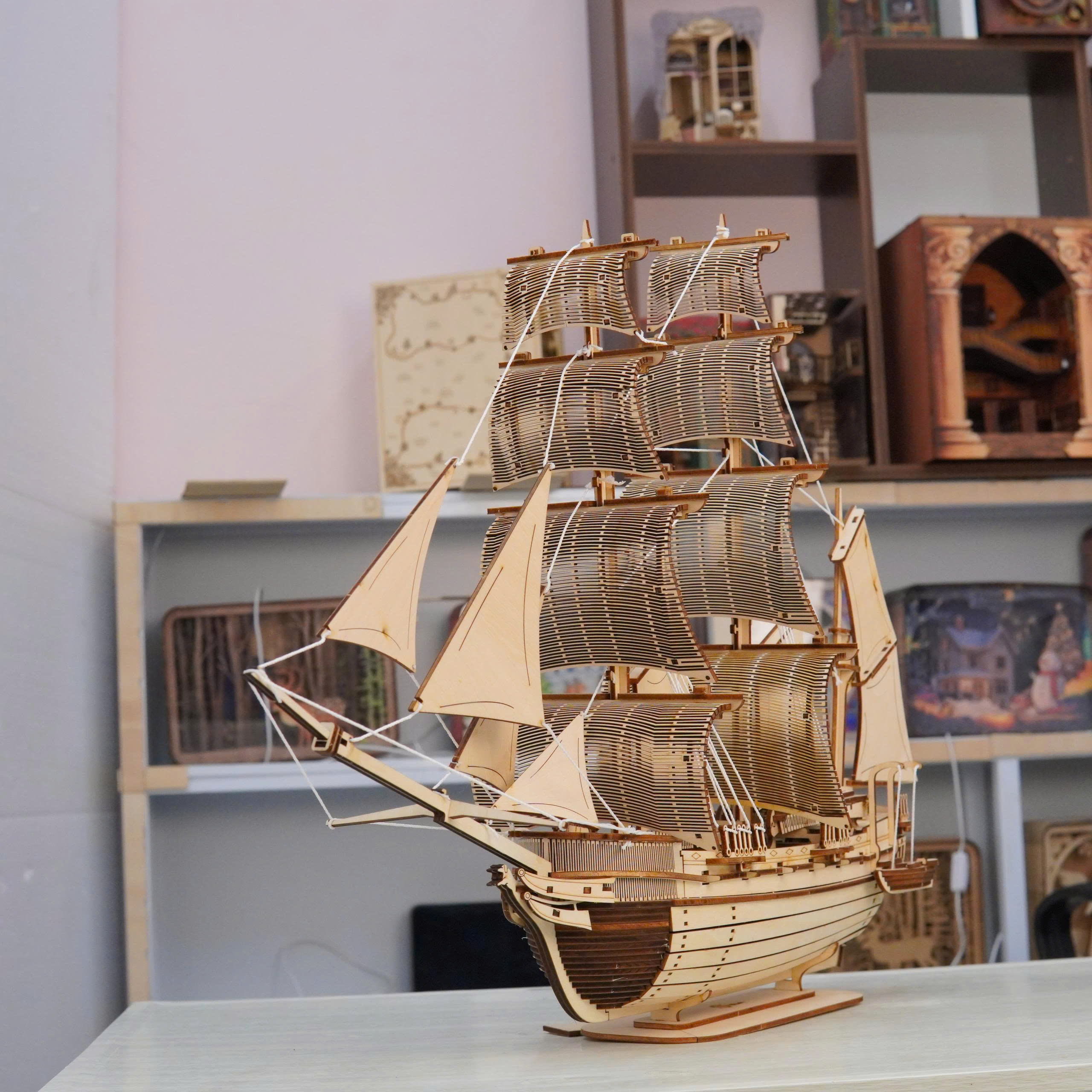 Mô hình Lắp ráp nghệ thuật Halom Mariner – Người Đi Biển Halom