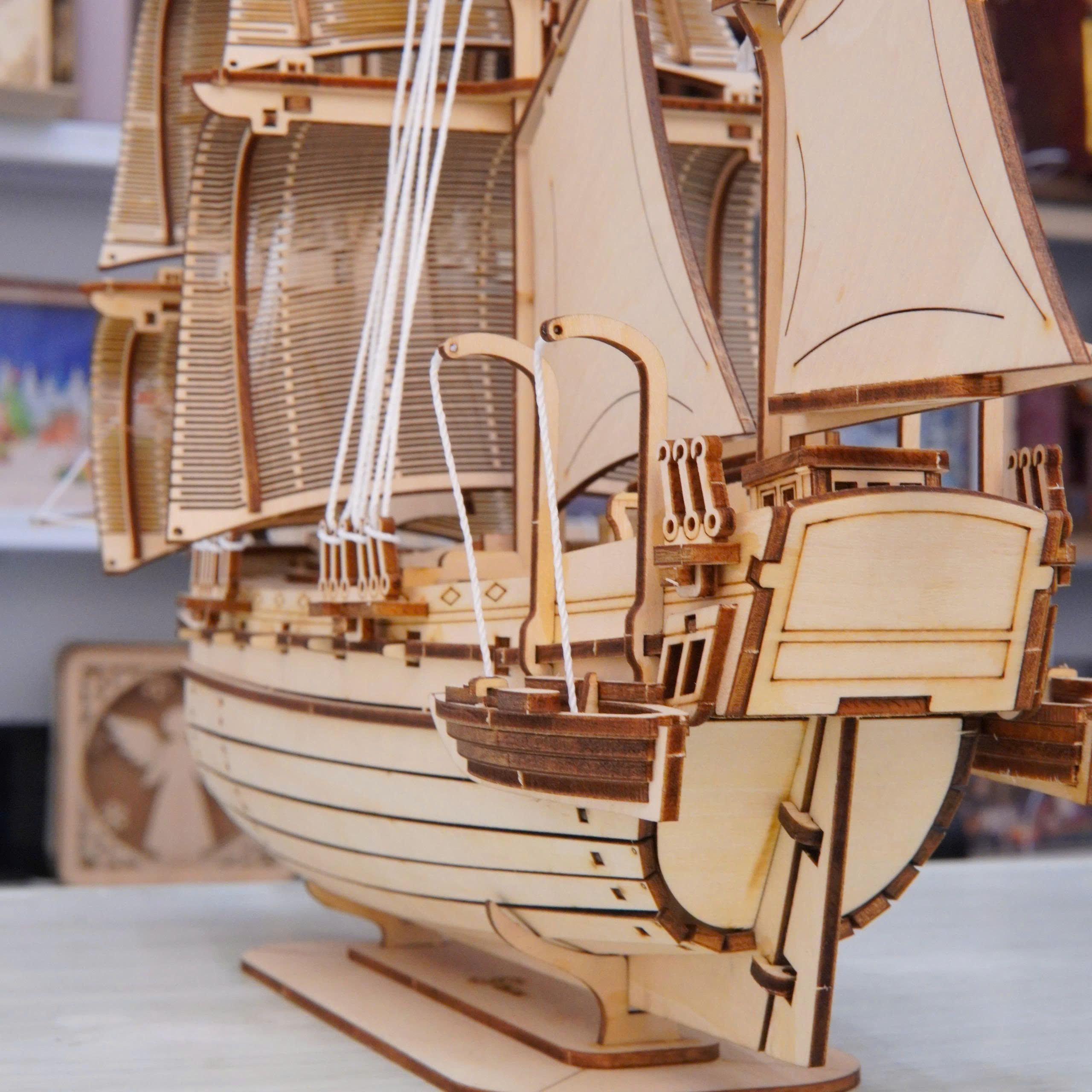 Mô hình Lắp ráp nghệ thuật Halom Mariner – Người Đi Biển Halom