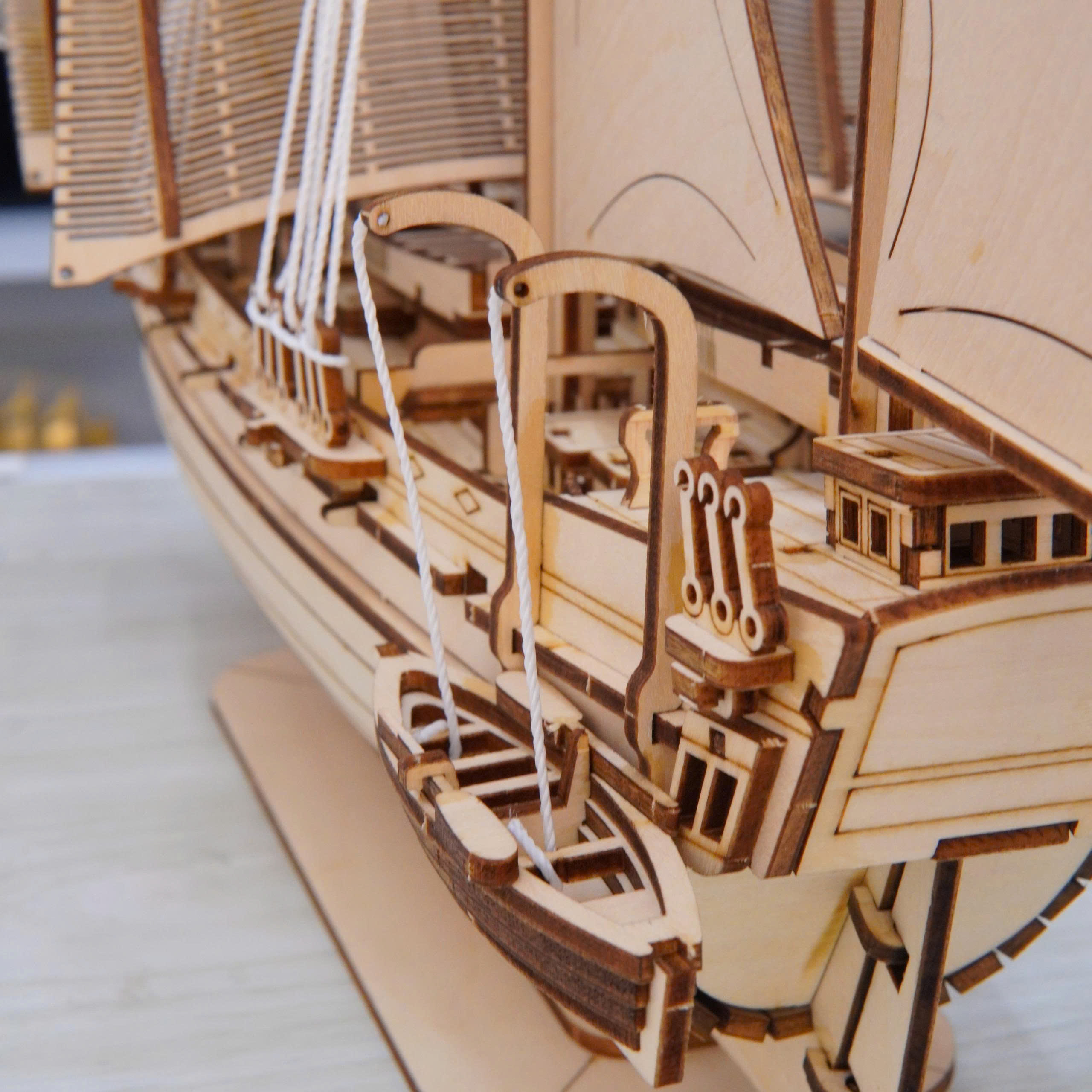 Mô hình Lắp ráp nghệ thuật Halom Mariner – Người Đi Biển Halom