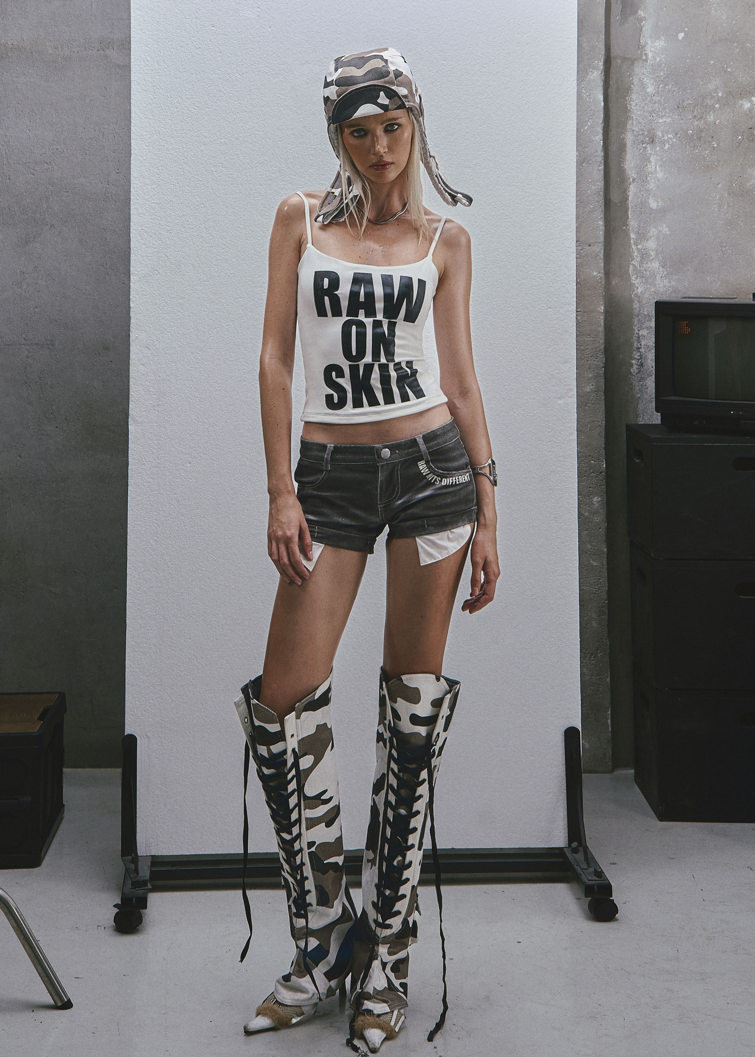RAW Low Waist Printed Short Jeans