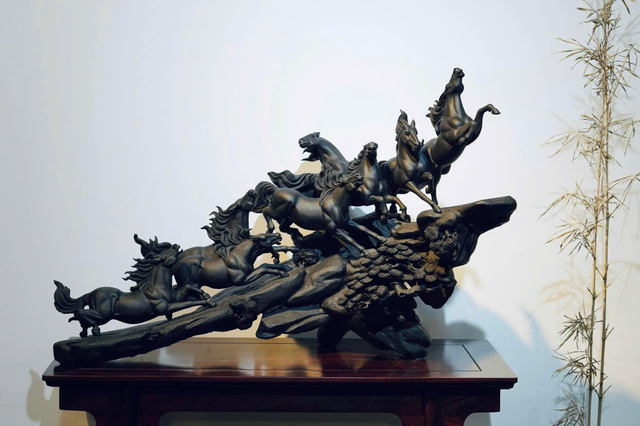 Mẫu Tượng Gỗ Trang Trí Phòng Khách Đẹp Hiện Nay - Tinh Tế Và Sang Trọng