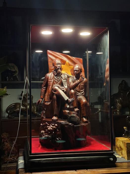 Tượng Gỗ Bác Hồ Đẹp - Biểu Tượng Của Tinh Thần Dân Tộc