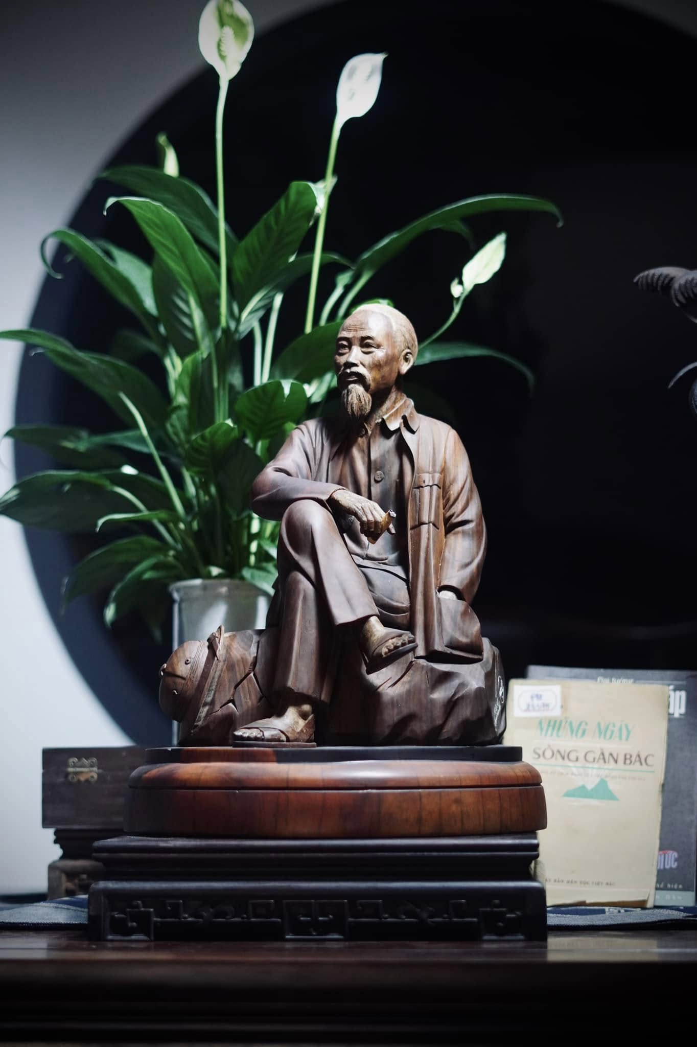 Tượng Gỗ Để Bàn - Điểm Nhấn Sang Trọng Cho Không Gian Làm Việc Và Sống